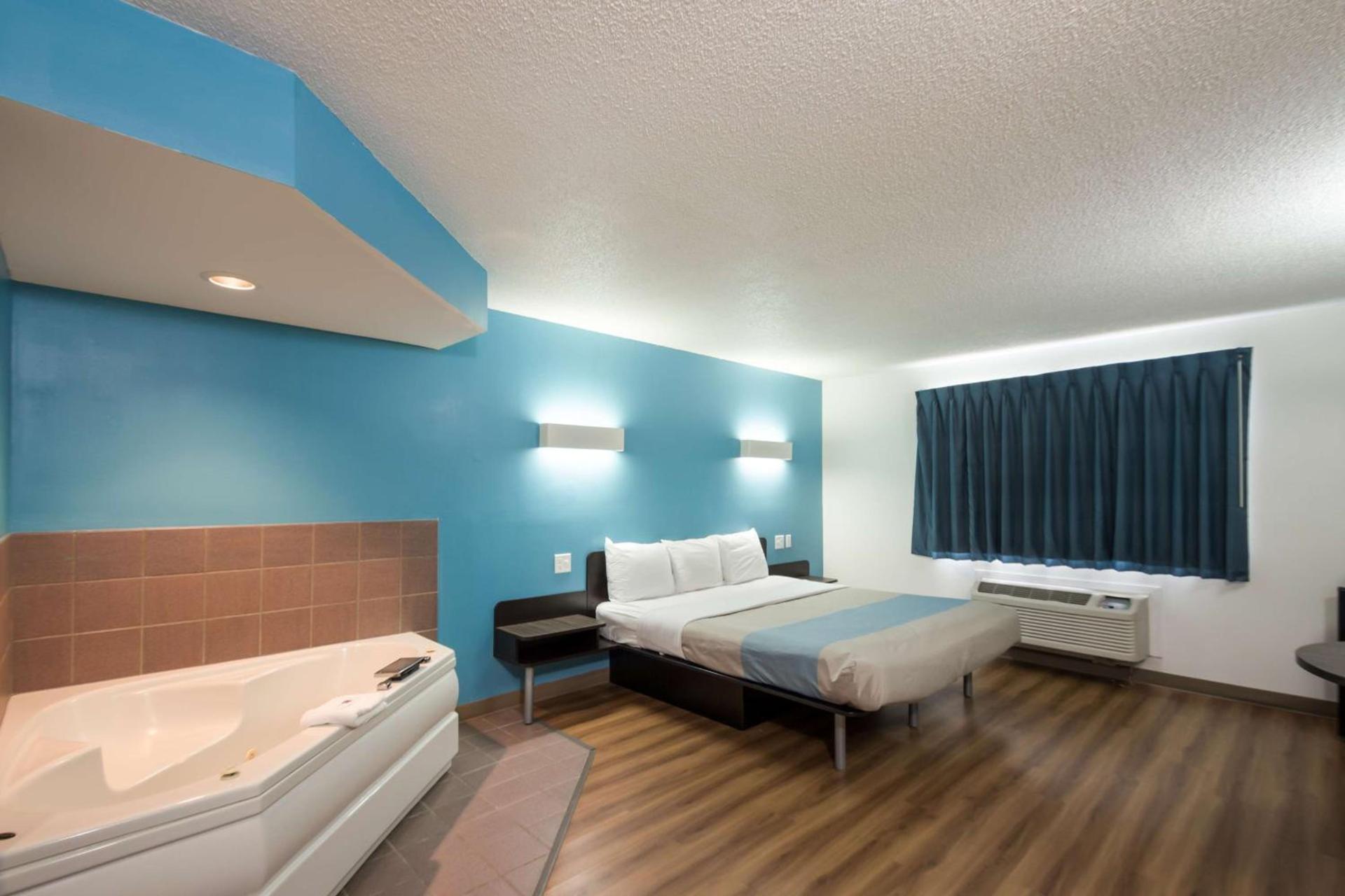 Motel 6-Rothschild, WI photo 7