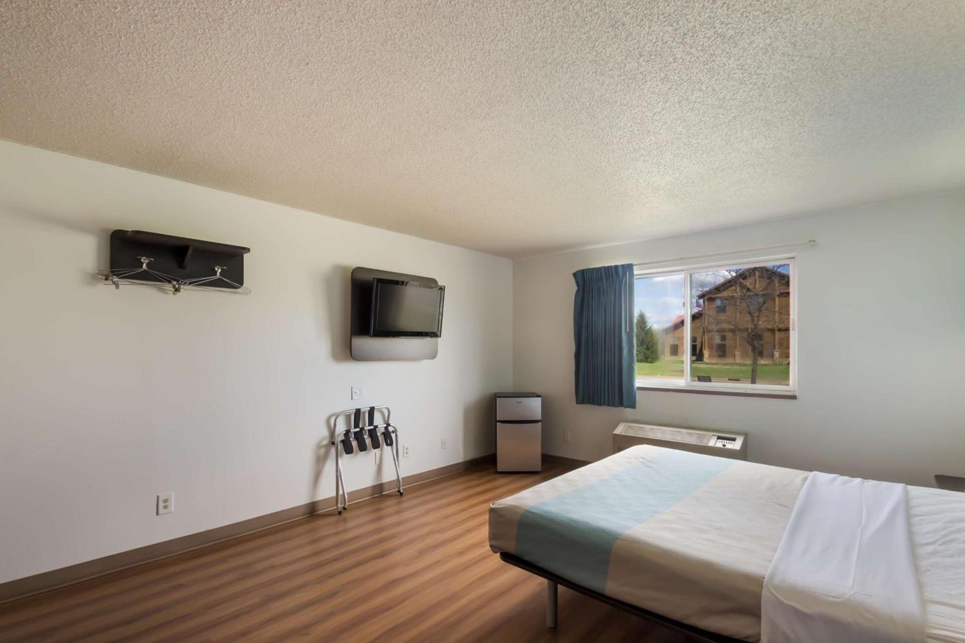 Motel 6-Rothschild, WI photo 10