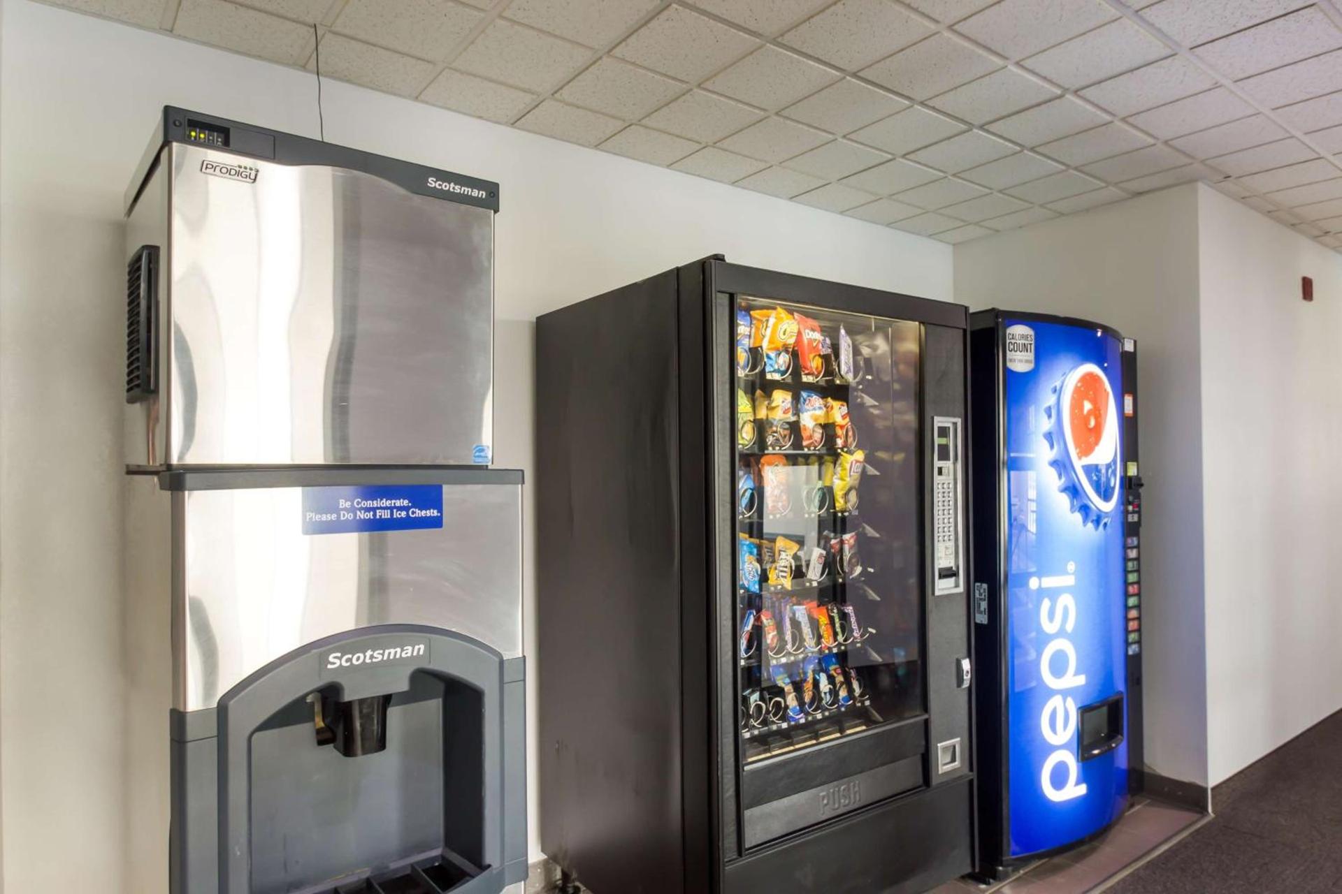 Motel 6-Rothschild, WI photo 25