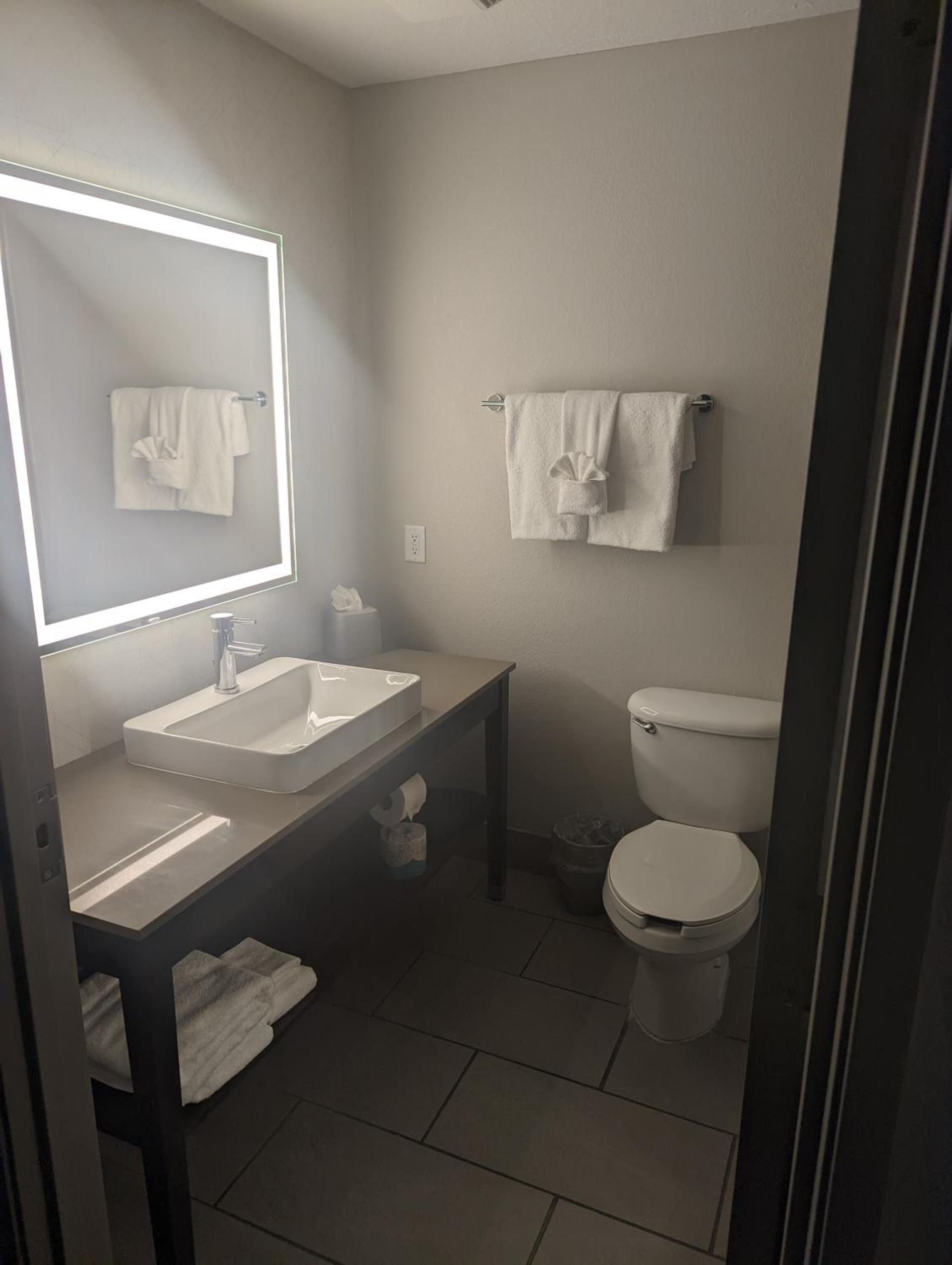 Holiday Inn Express & Suites Salt Lake City N - Bountiful photo 10