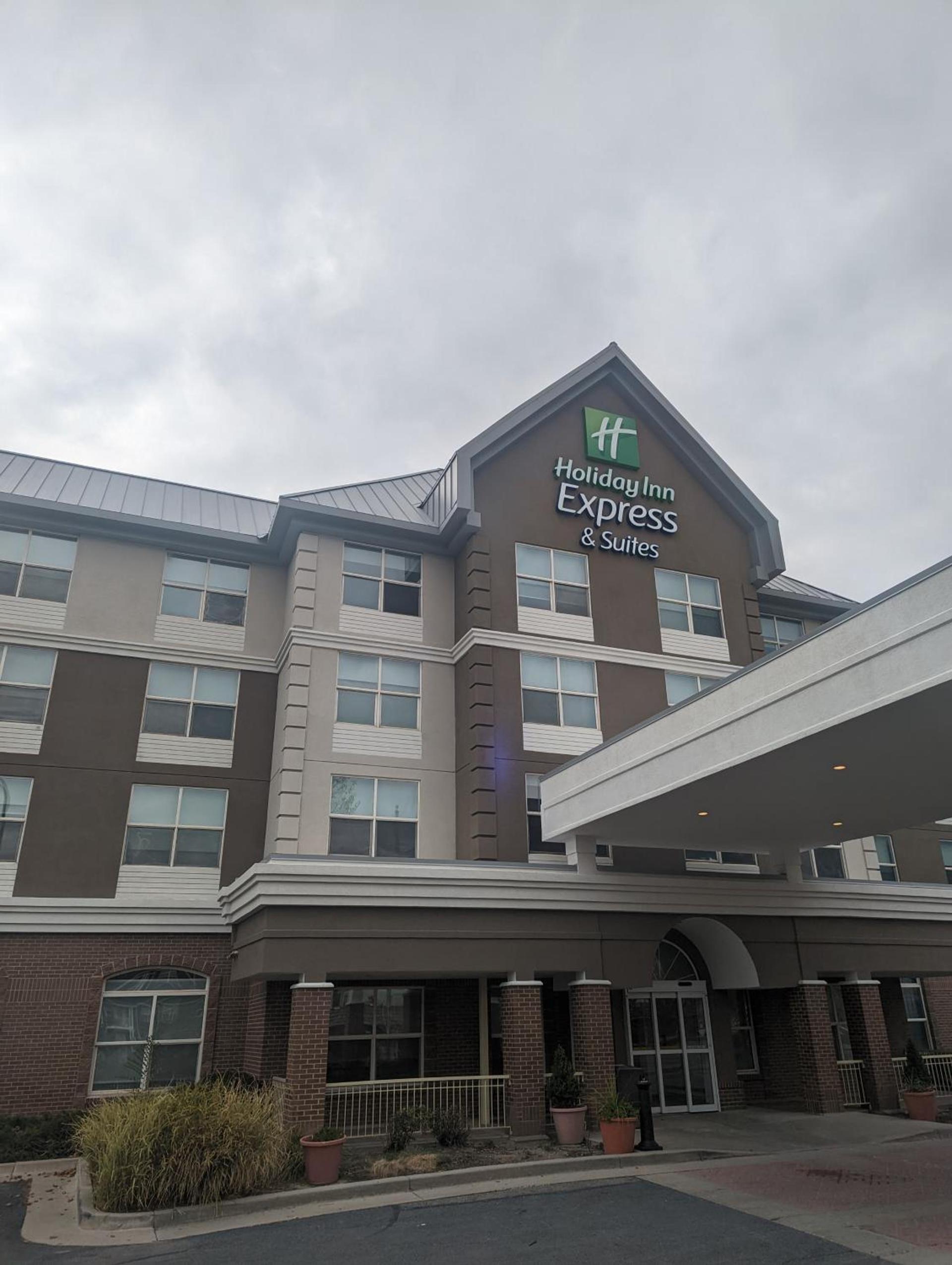 Holiday Inn Express & Suites Salt Lake City N - Bountiful photo 1