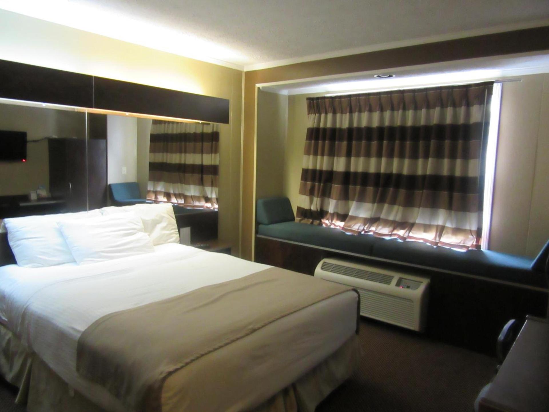 Microtel Inn & Suites by Wyndham Columbia Fort Jackson N photo 24