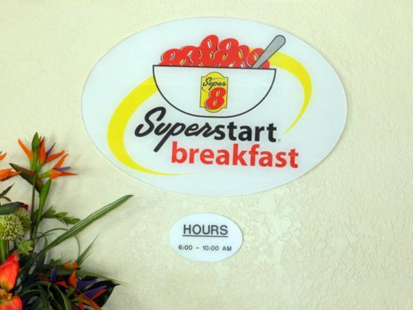 Super 8 by Wyndham Yucca Val/Joshua Tree Nat Pk Area photo 32