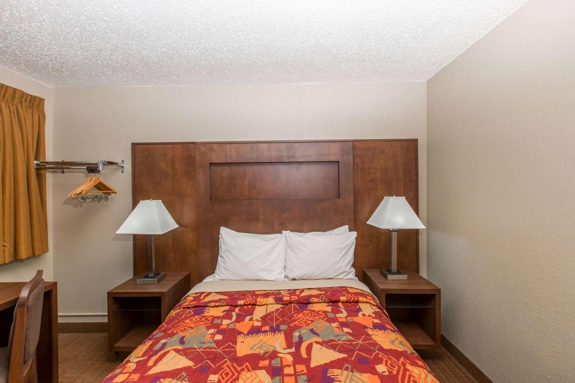 Days Inn by Wyndham Pierre photo 12