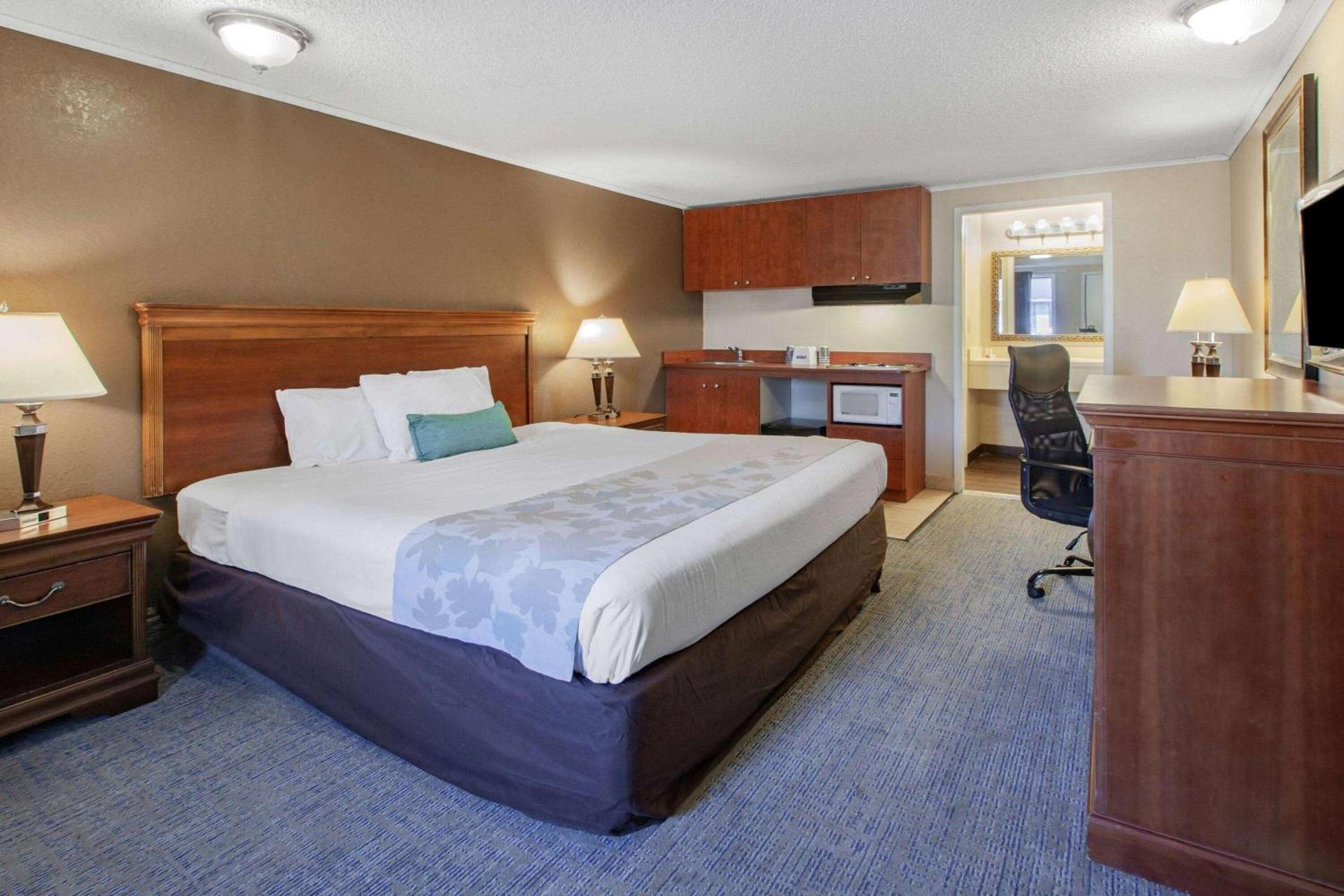 Travelodge by Wyndham Monroe photo 33