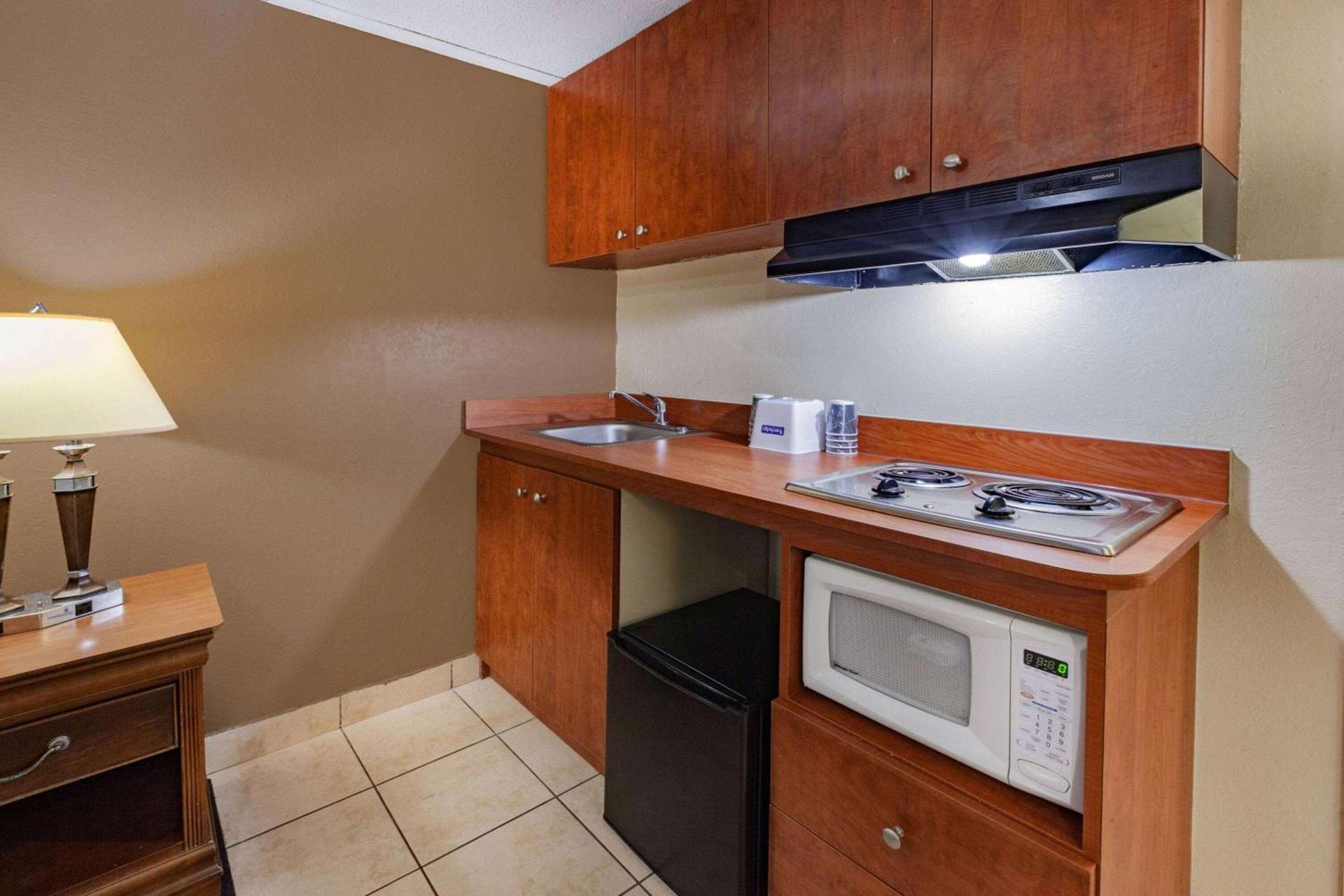 Travelodge by Wyndham Monroe photo 26