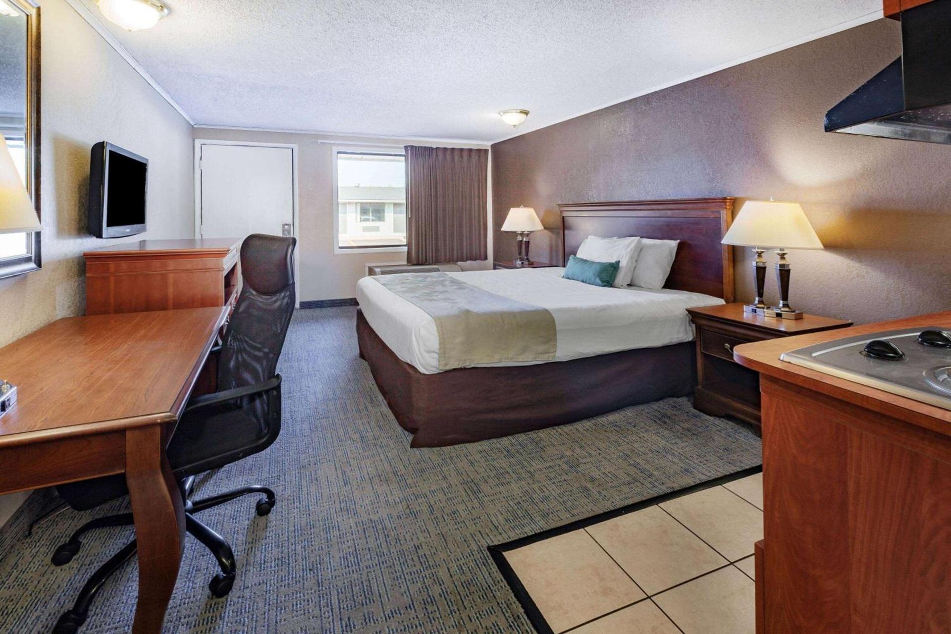 Travelodge by Wyndham Monroe photo 22
