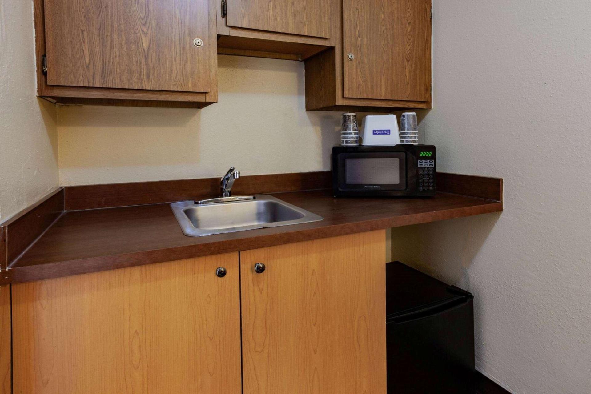 Travelodge by Wyndham Monroe photo 20