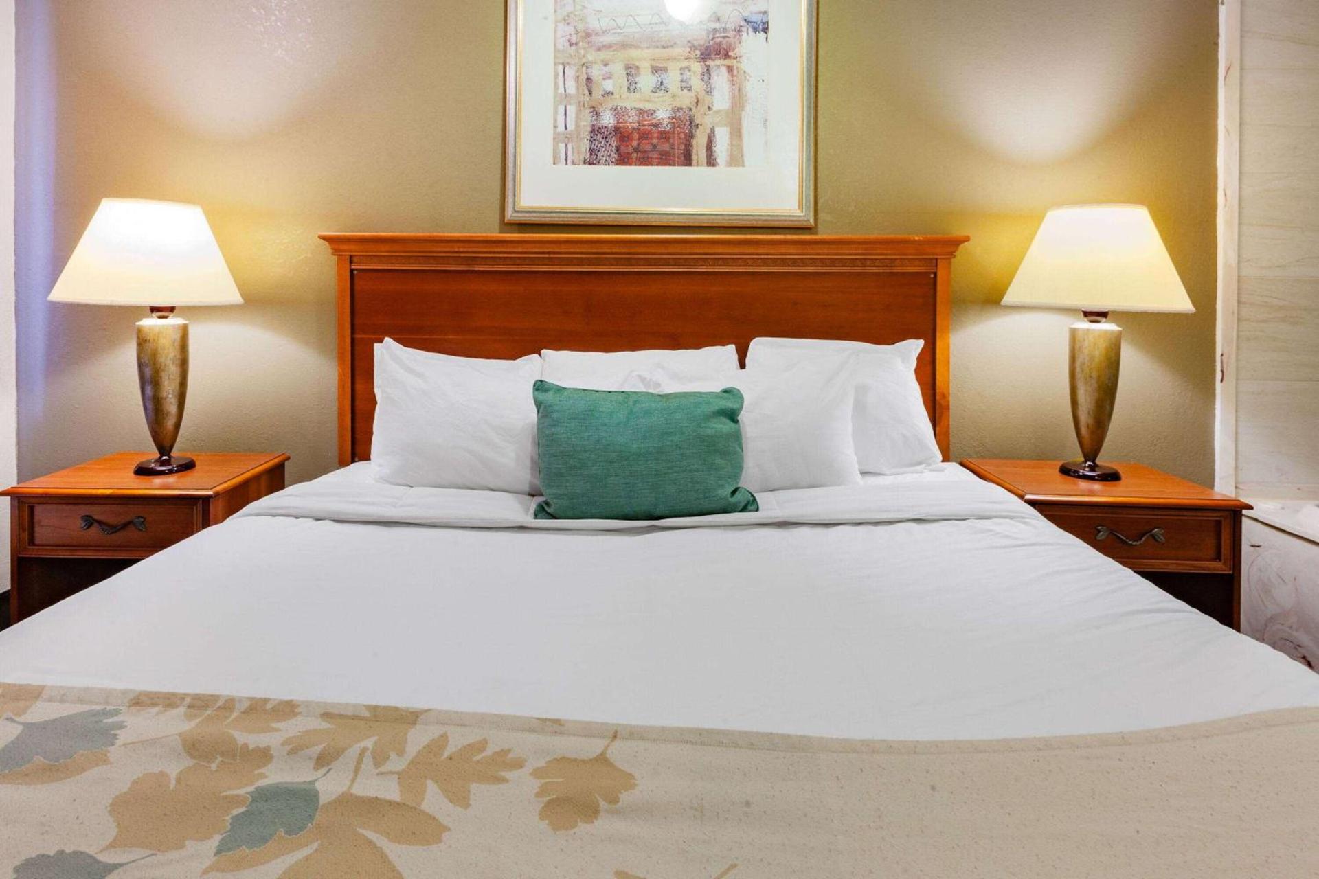 Travelodge by Wyndham Monroe photo 18