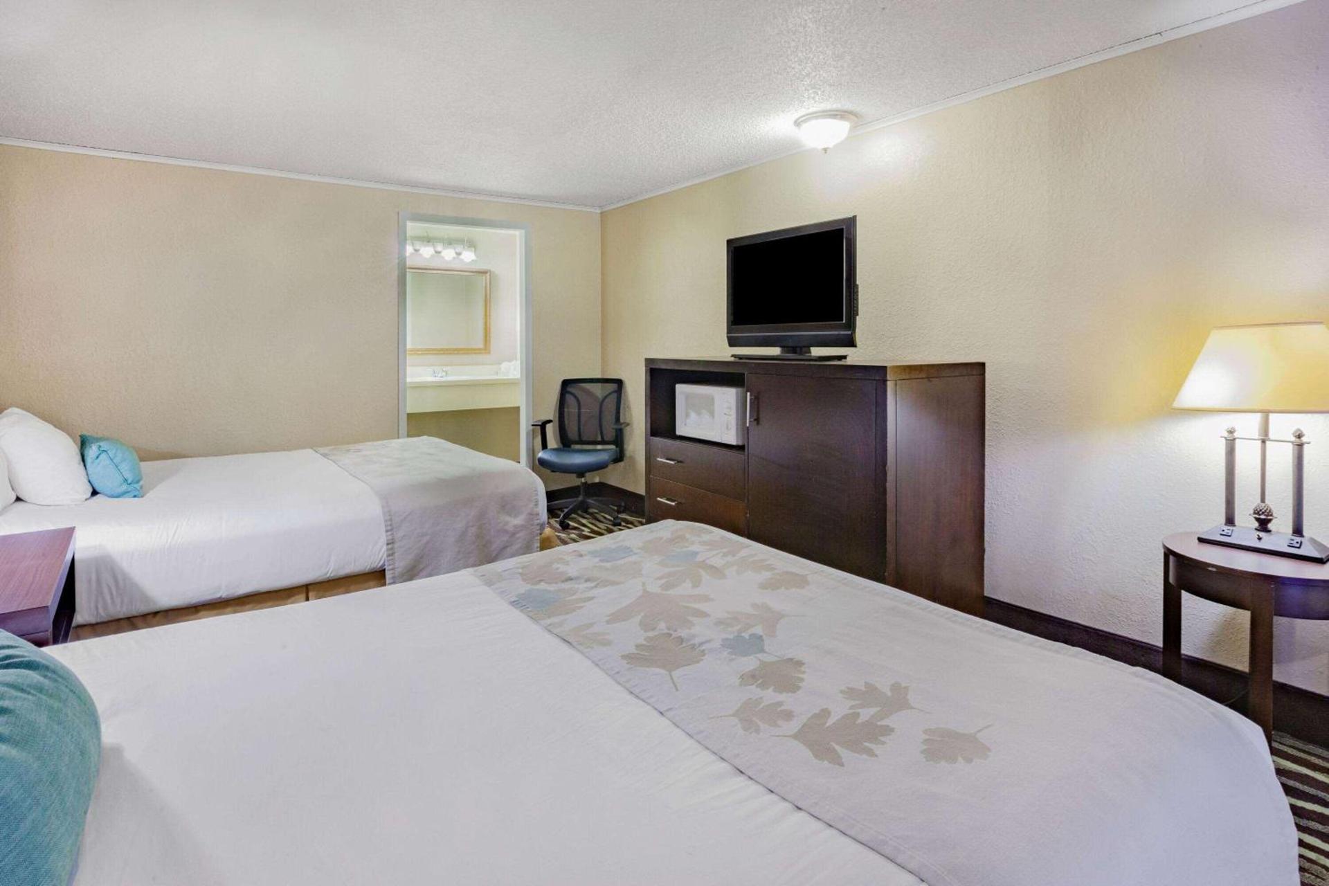 Travelodge by Wyndham Monroe photo 23