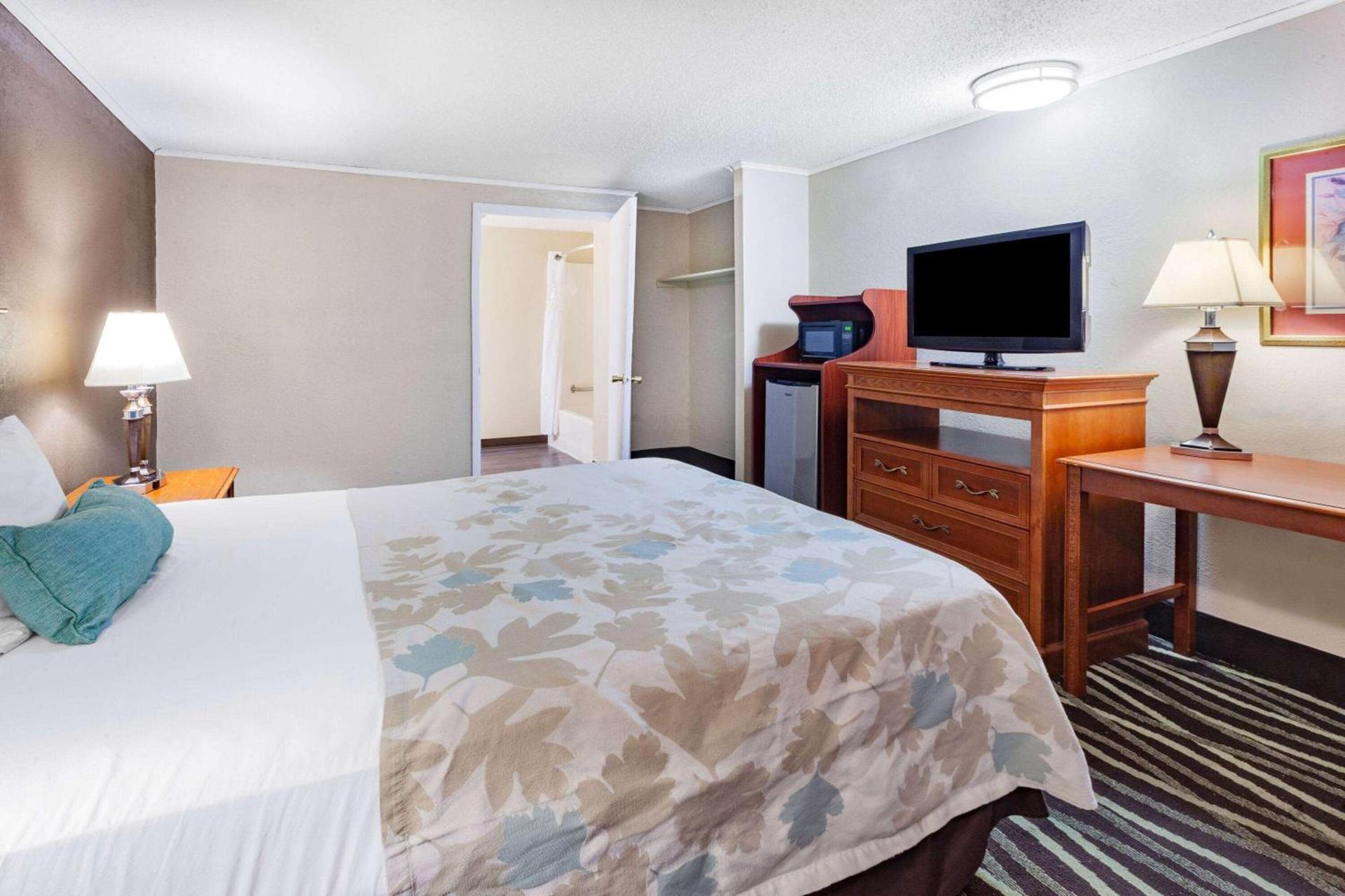 Travelodge by Wyndham Monroe photo 21
