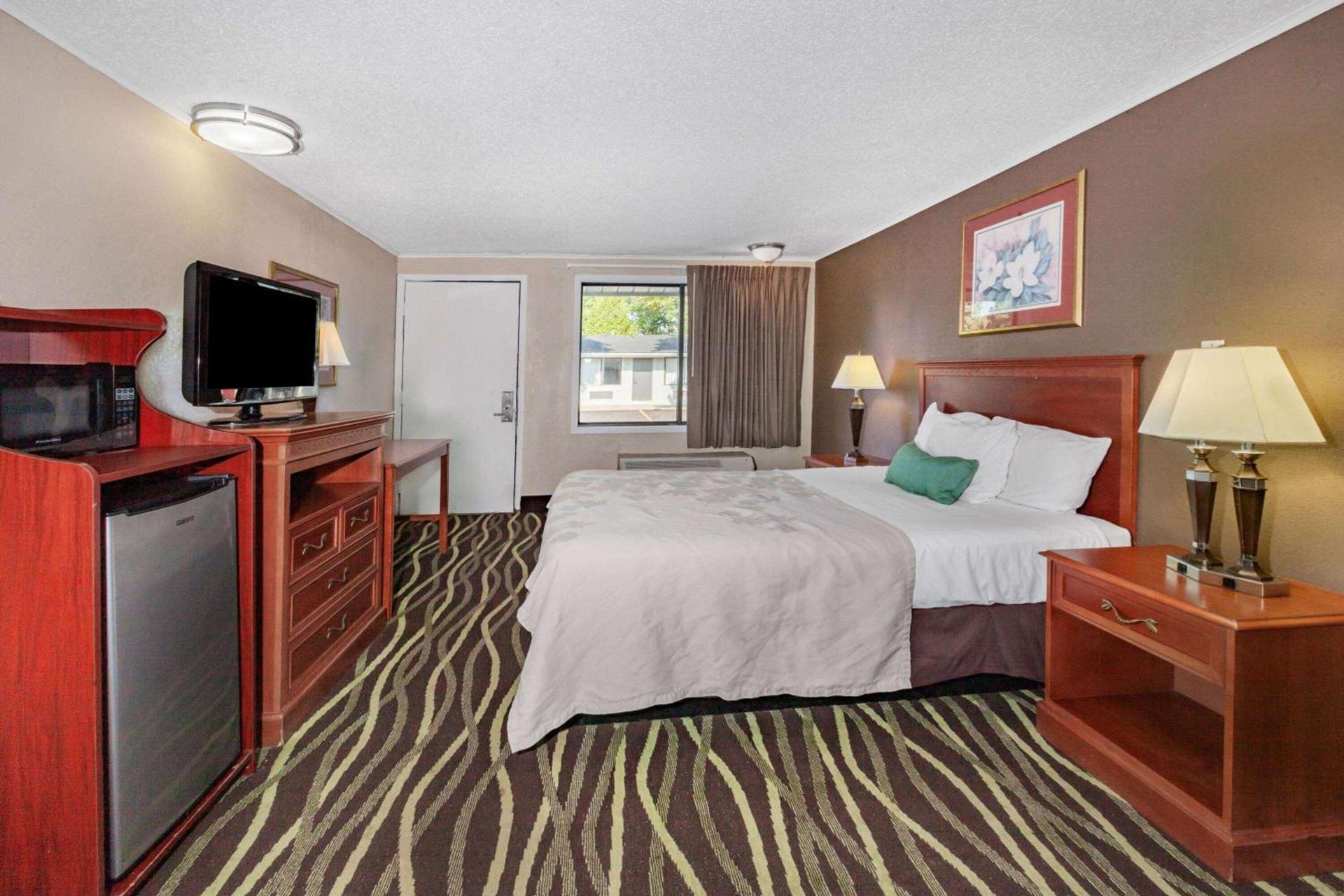 Travelodge by Wyndham Monroe photo 24