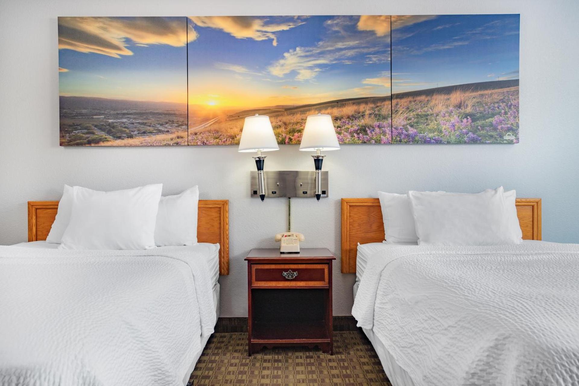 Days Inn by Wyndham Cambridge photo 33