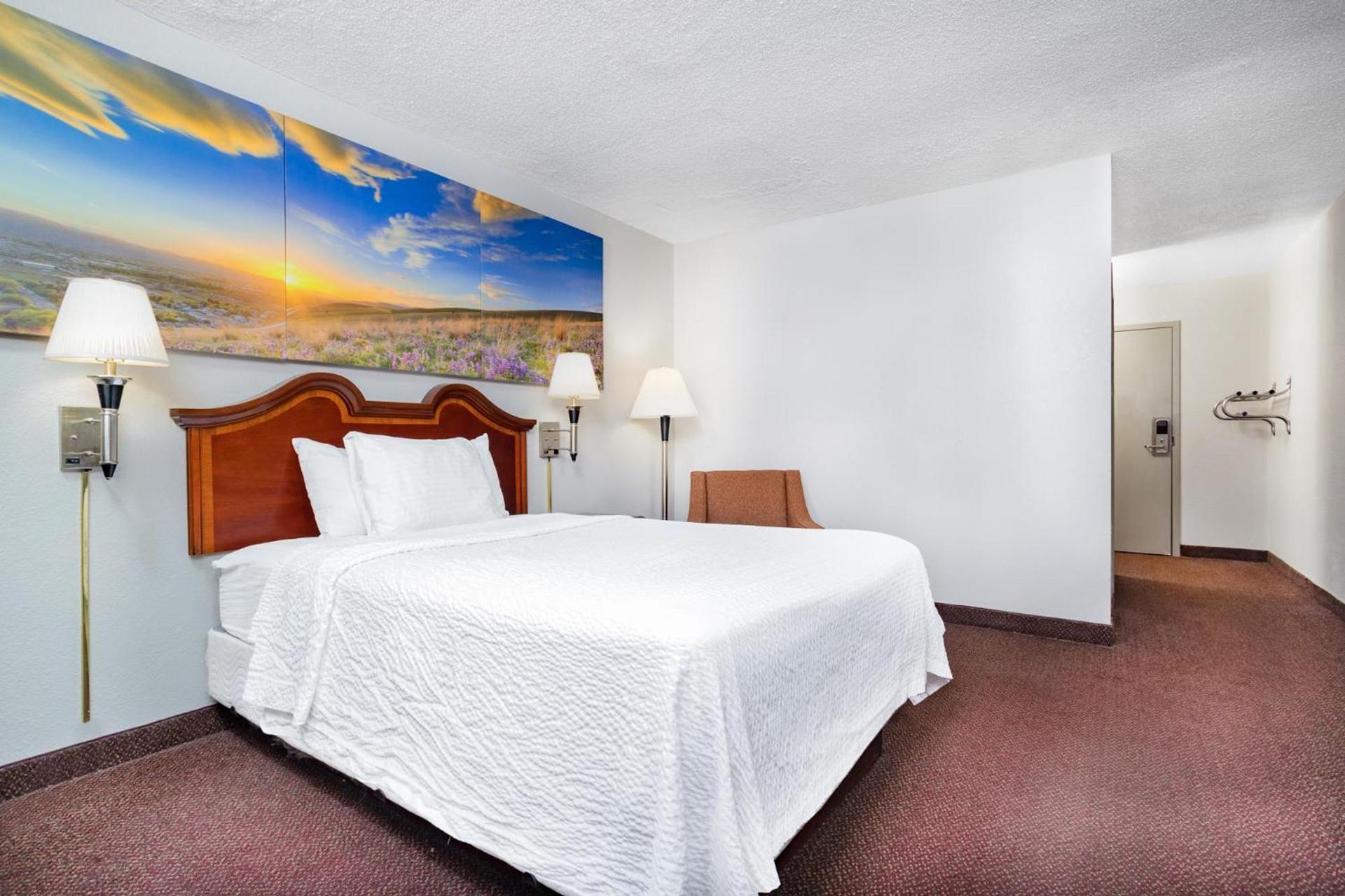 Days Inn by Wyndham Cambridge photo 36
