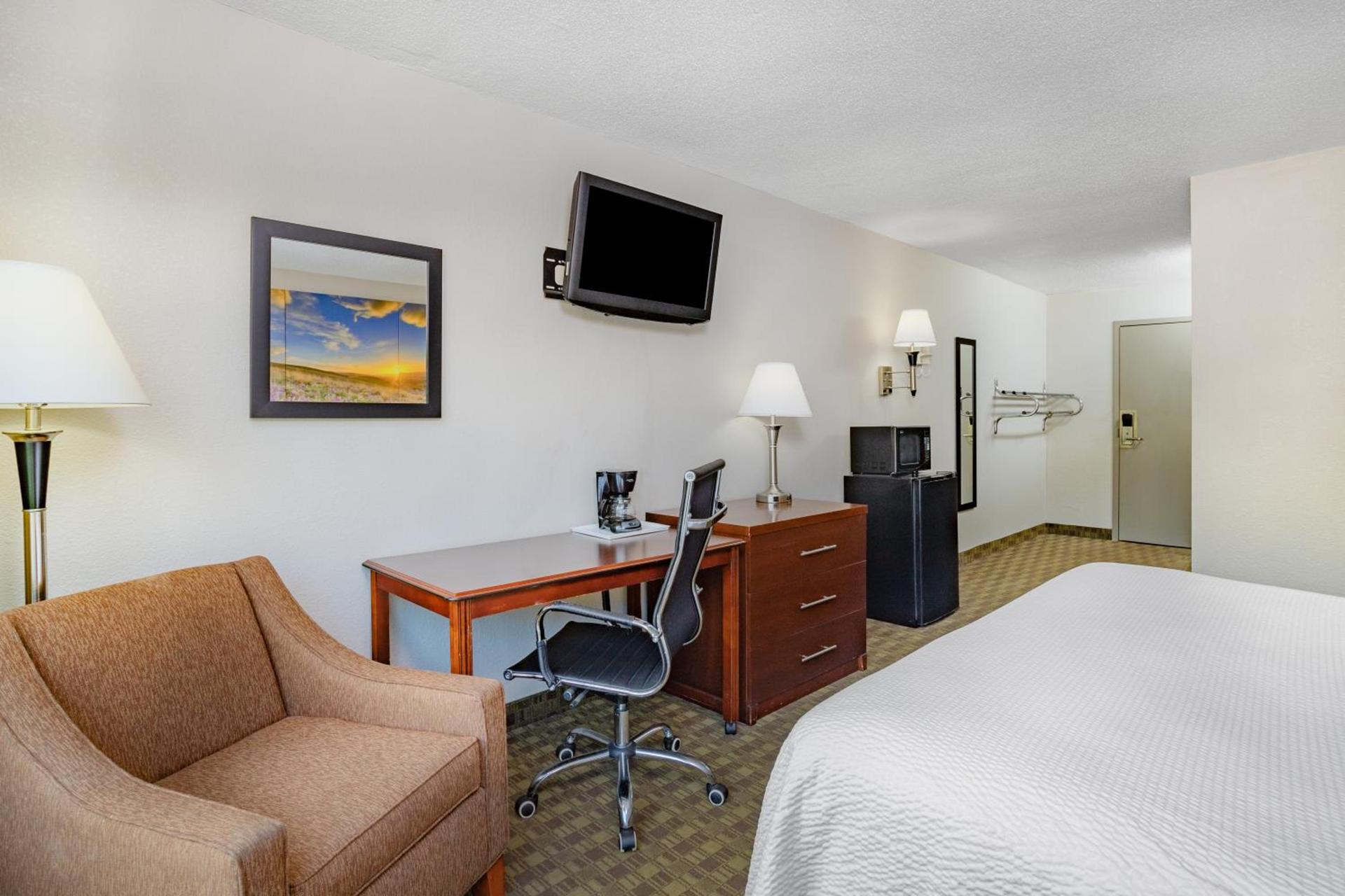 Days Inn by Wyndham Cambridge photo 37