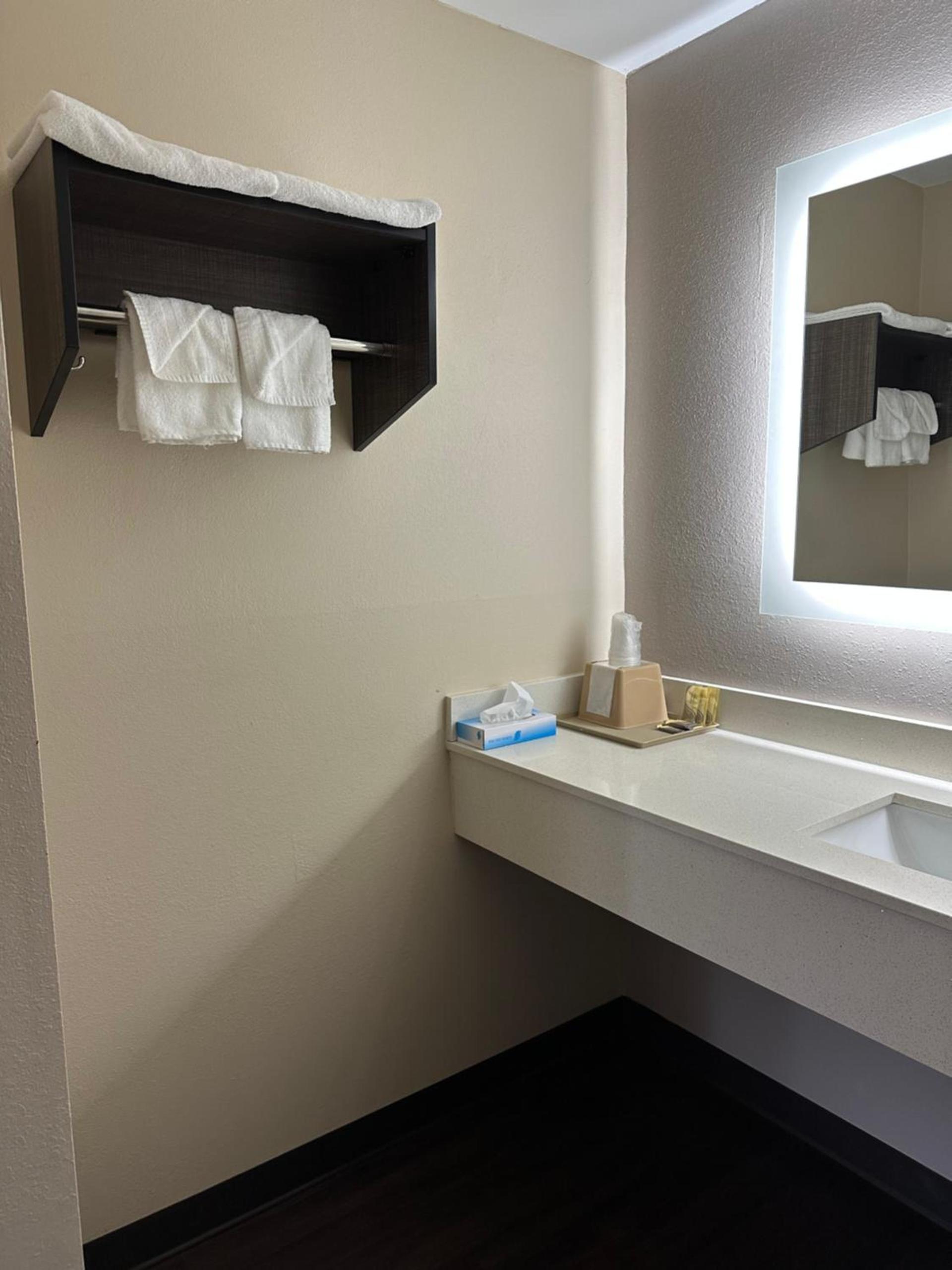 Express inn Hartselle photo 24