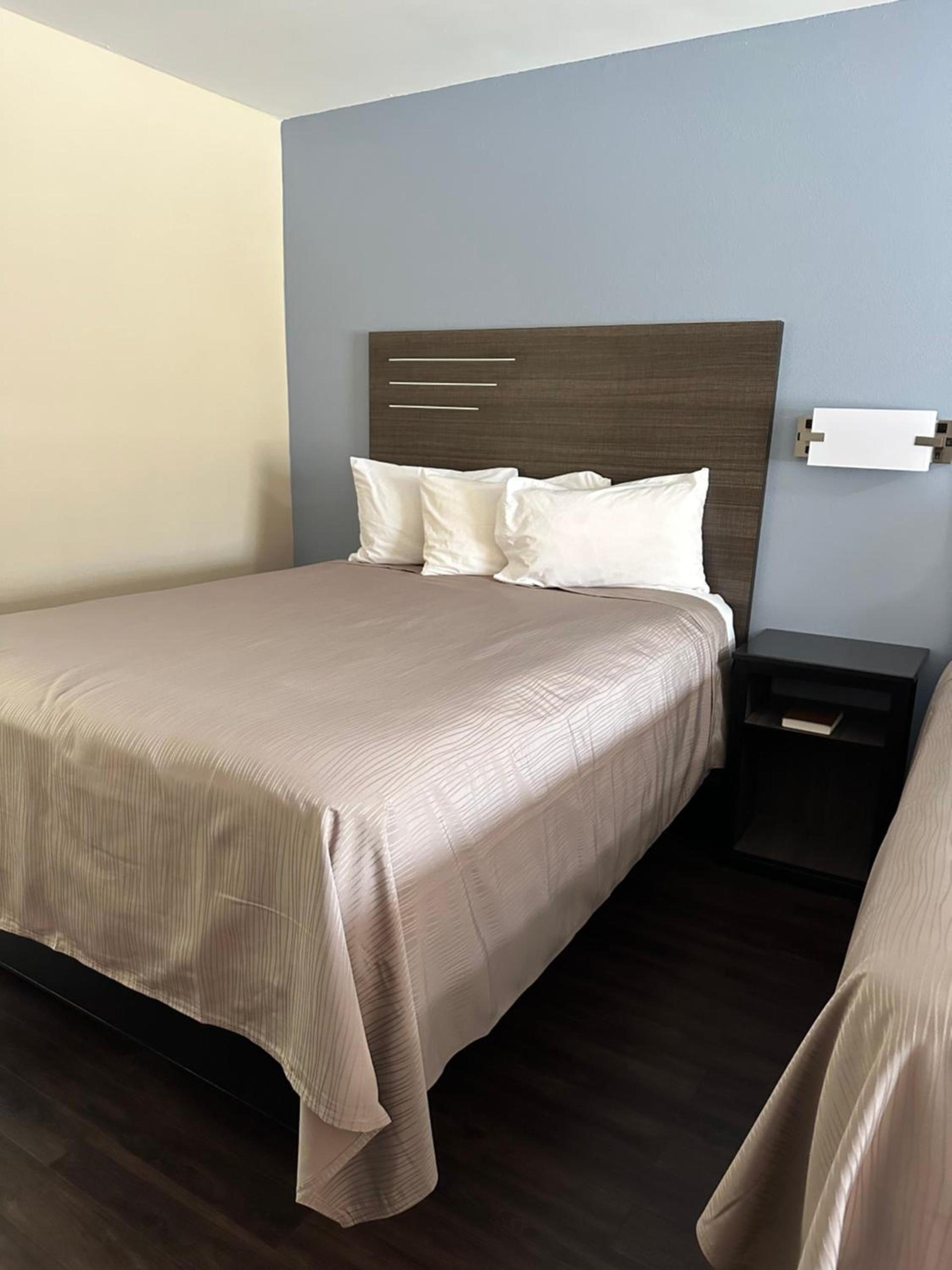 Express inn Hartselle photo 20