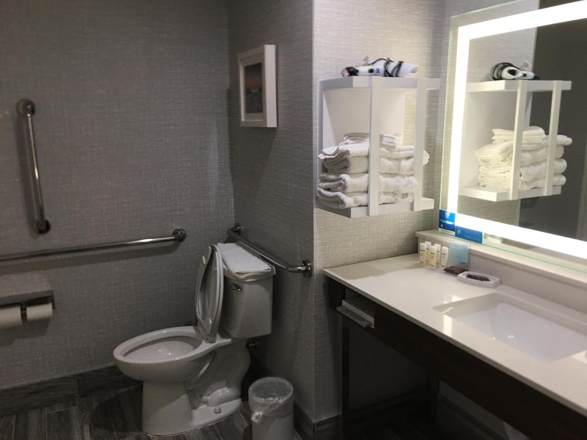 Hampton Inn Old Bridge NJ photo 22