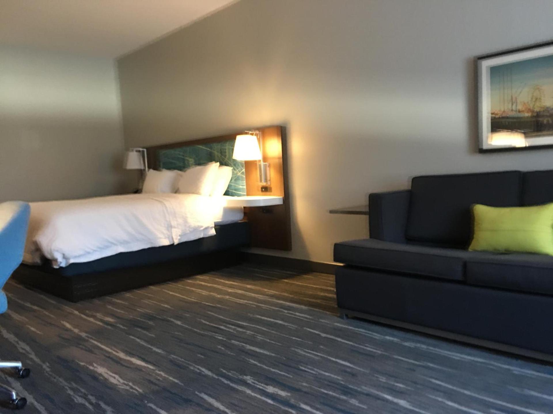 Hampton Inn Old Bridge NJ photo 8