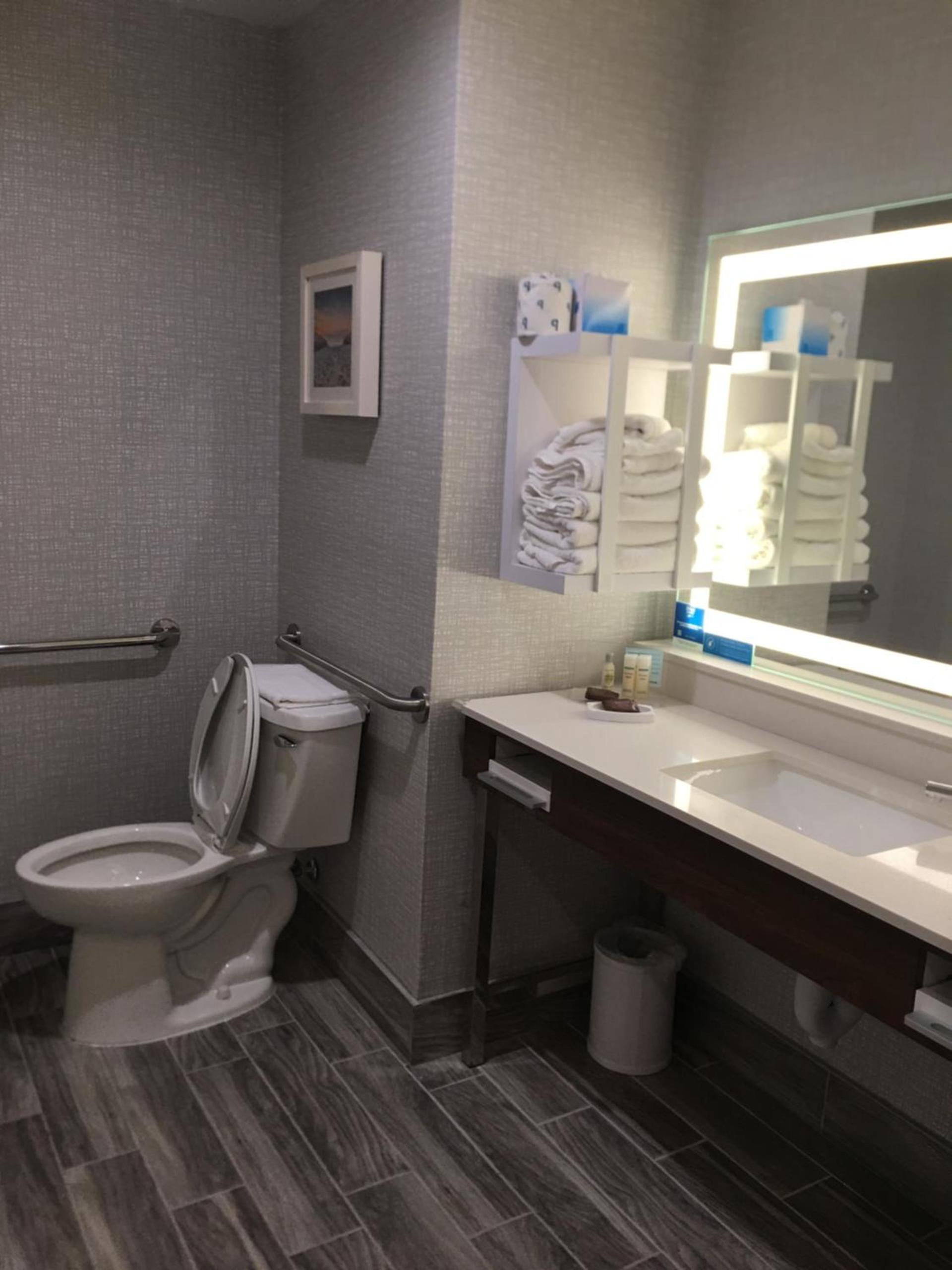 Hampton Inn Old Bridge NJ photo 19