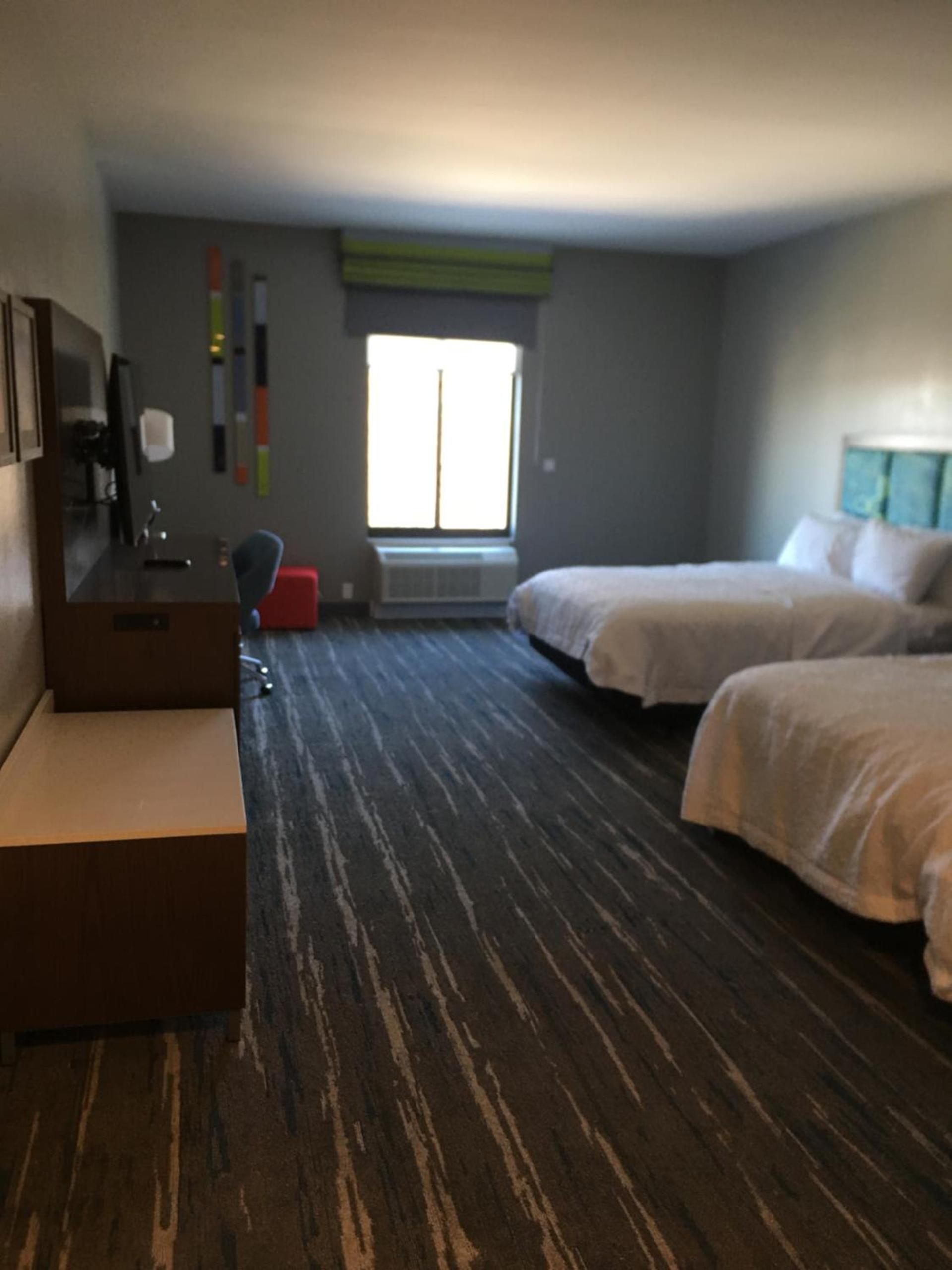 Hampton Inn Old Bridge NJ photo 9