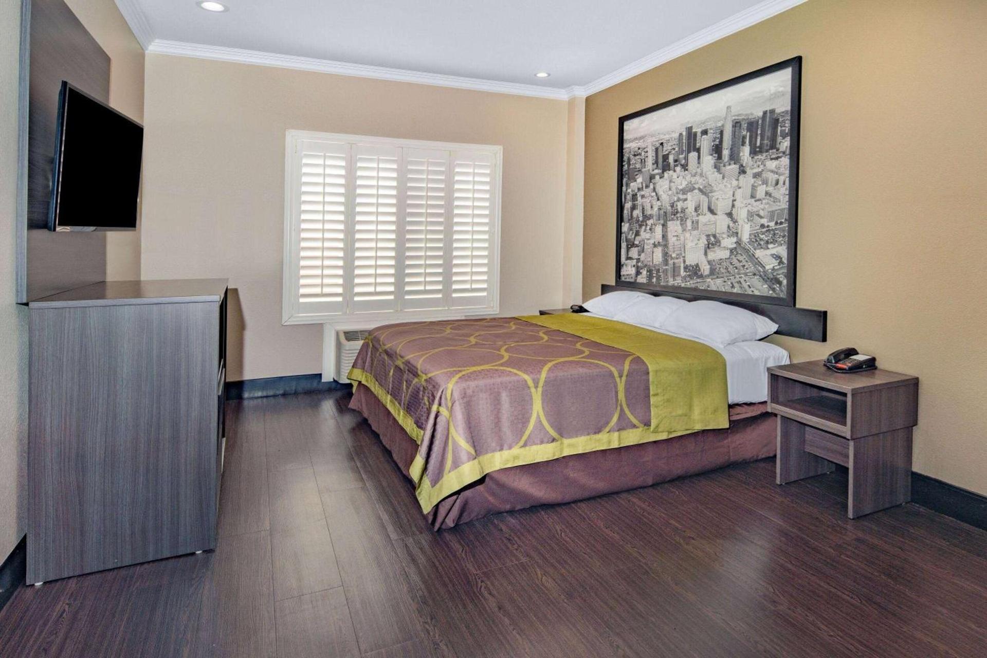 Super 8 by Wyndham North Hollywood photo 10