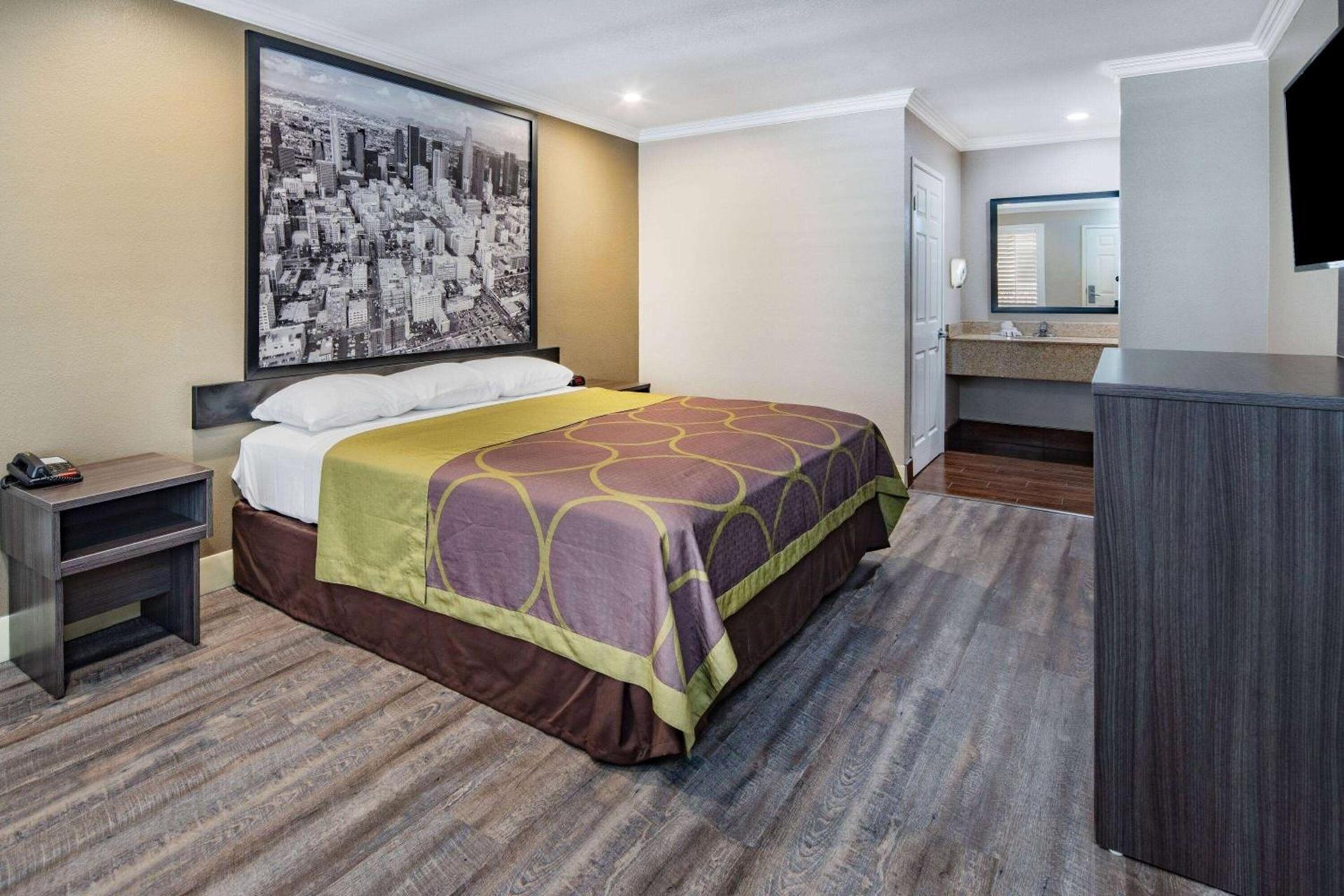 Super 8 by Wyndham North Hollywood photo 16