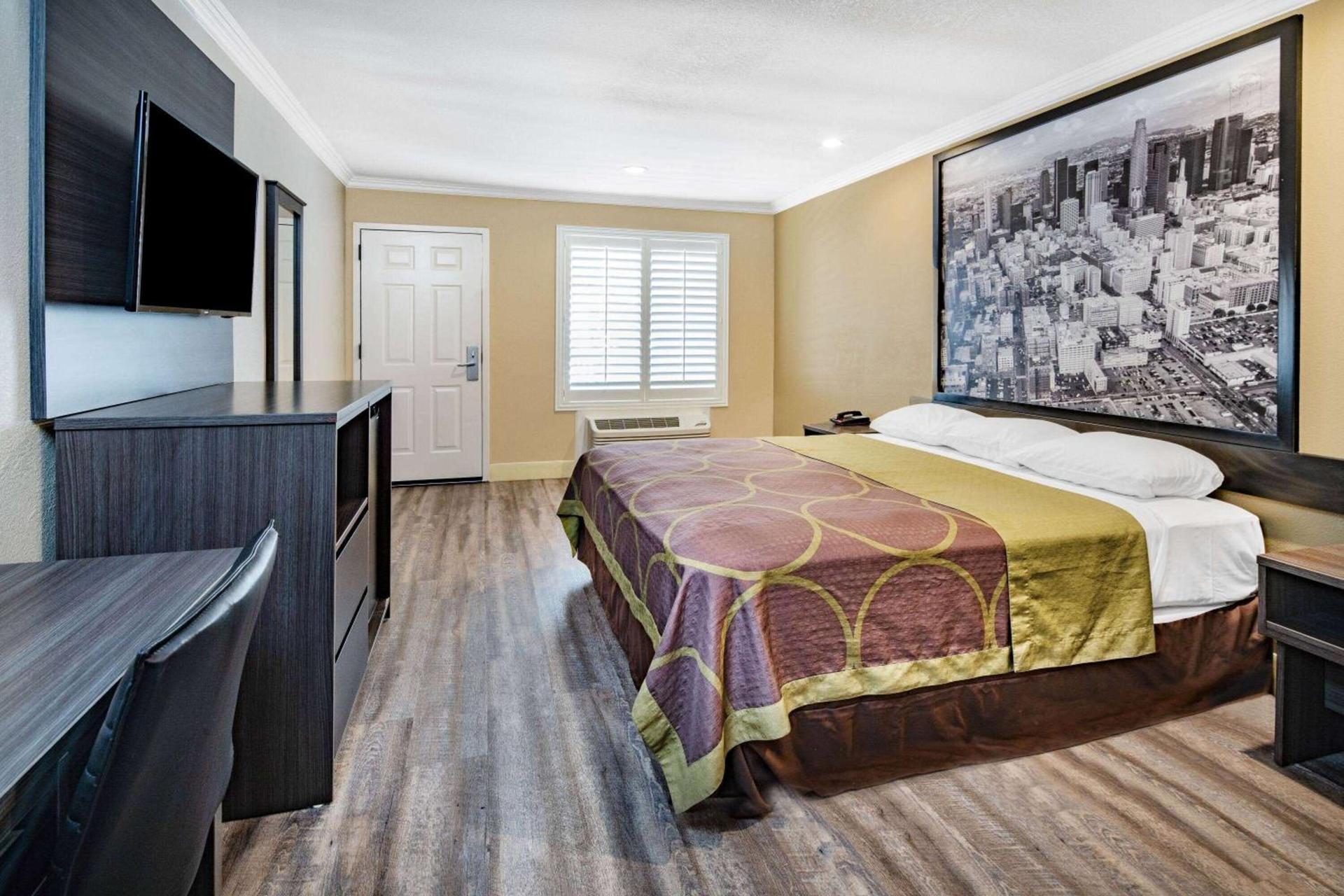 Super 8 by Wyndham North Hollywood photo 30