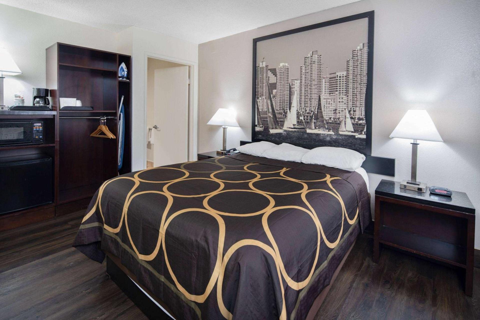 Super 8 by Wyndham San Diego Hotel Circle photo 16