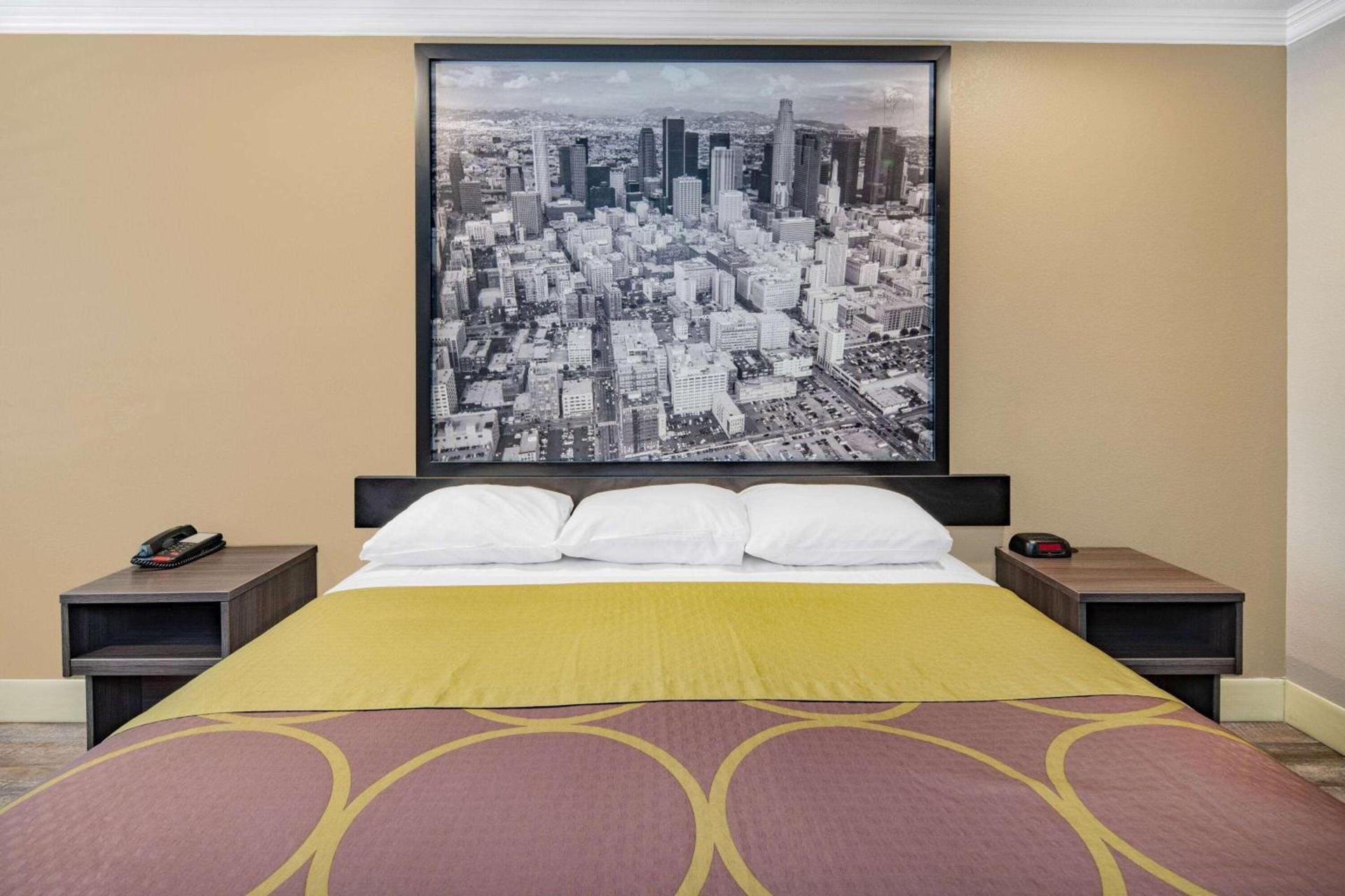 Super 8 by Wyndham North Hollywood photo 17