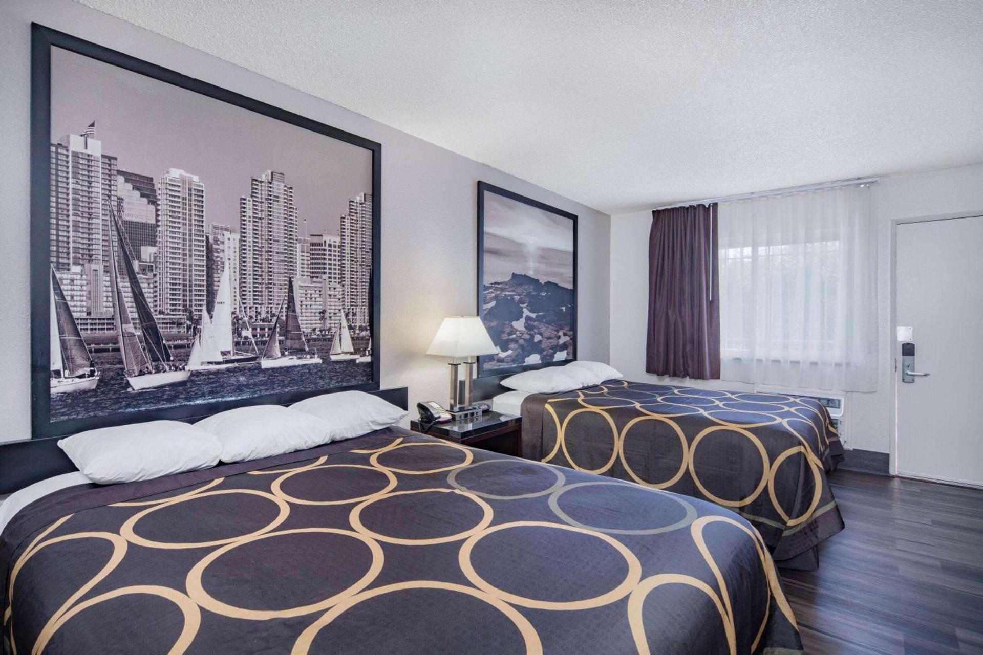 Super 8 by Wyndham San Diego Hotel Circle photo 28