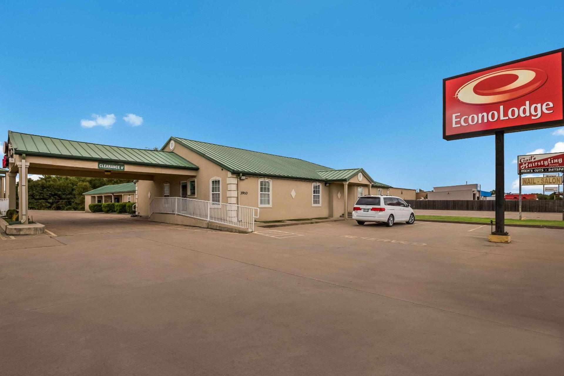 Econo Lodge Bartlesville Hwy 75 photo 2