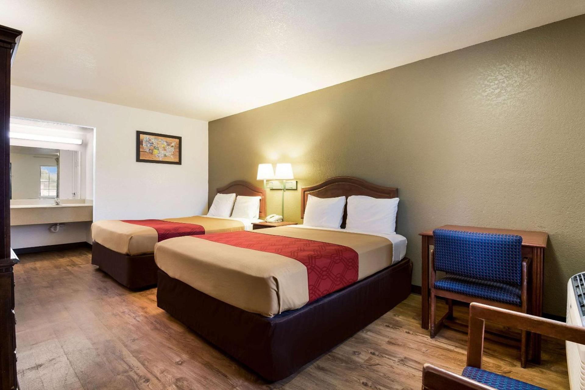 Econo Lodge Bartlesville Hwy 75 photo 7