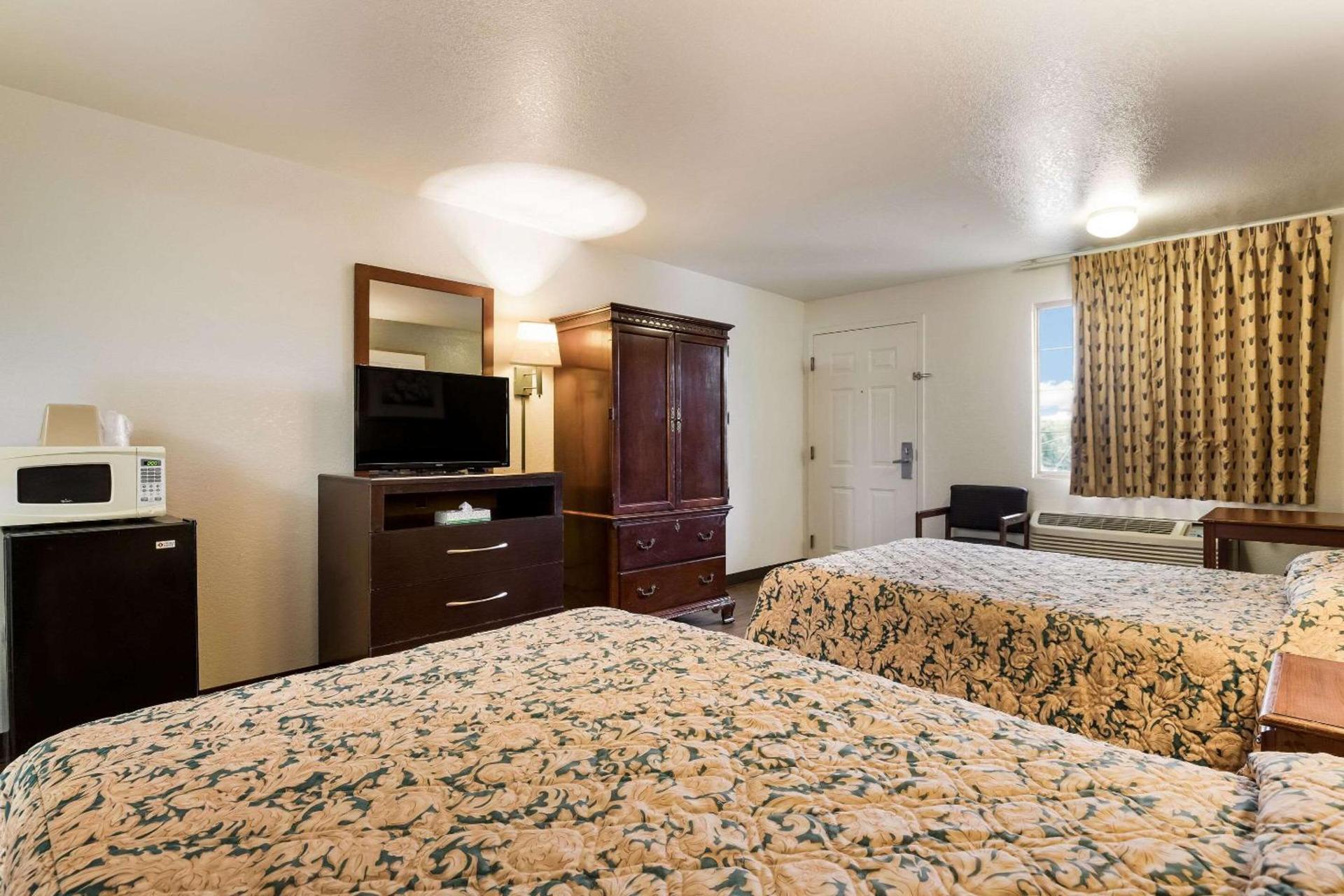 Econo Lodge Bartlesville Hwy 75 photo 6