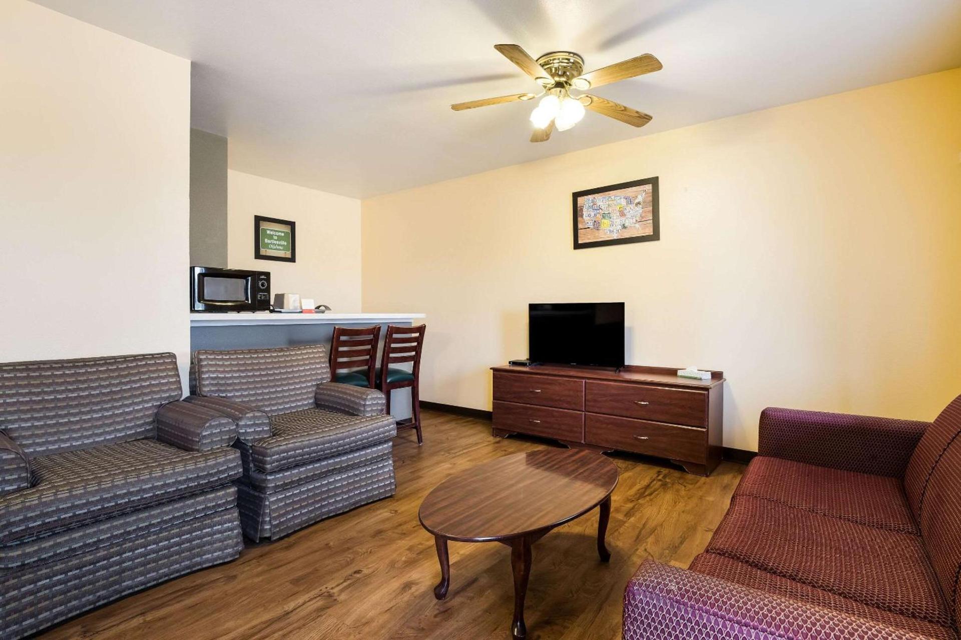 Econo Lodge Bartlesville Hwy 75 photo 13
