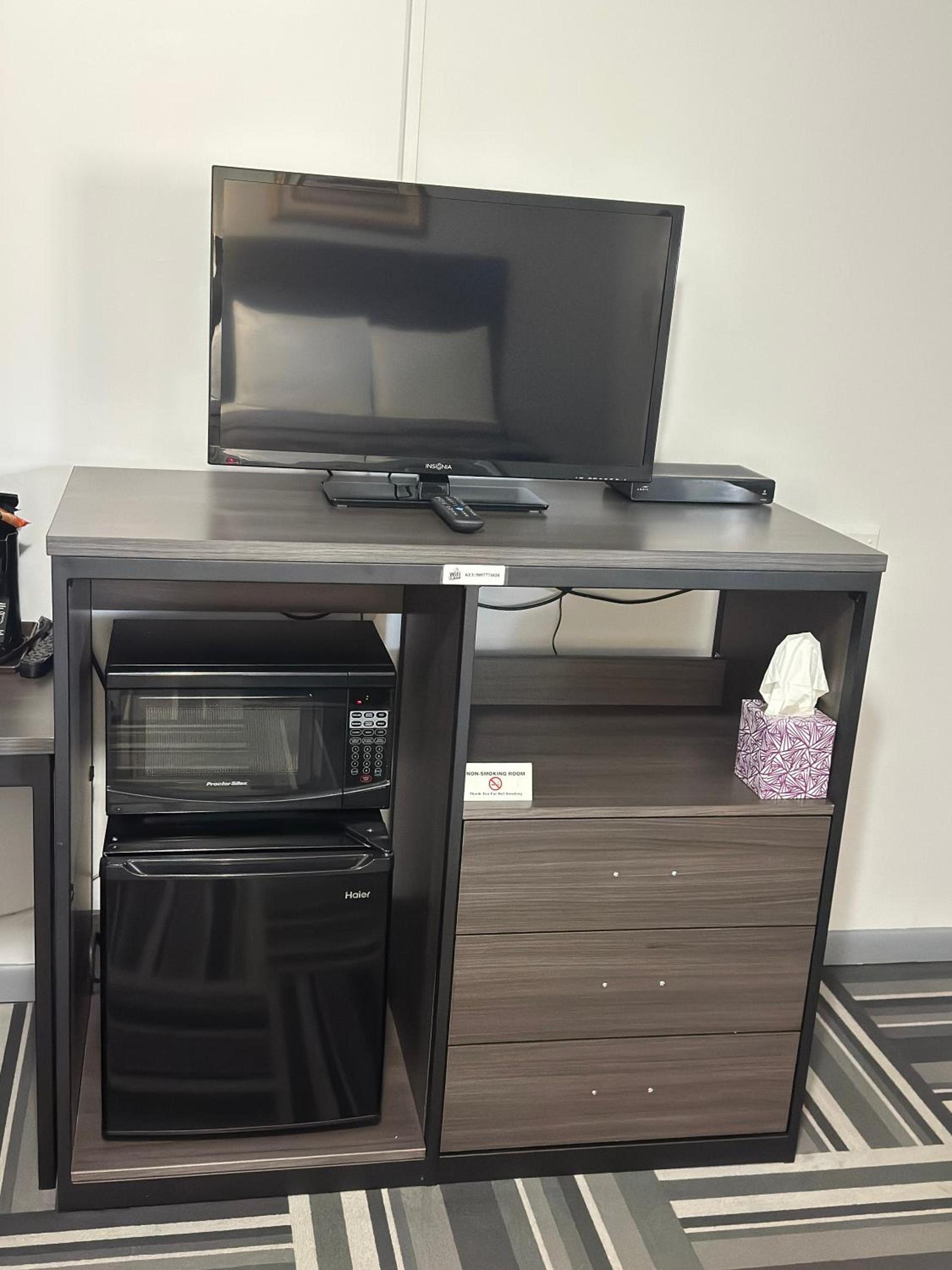 Relax Inn - Saginaw photo 8