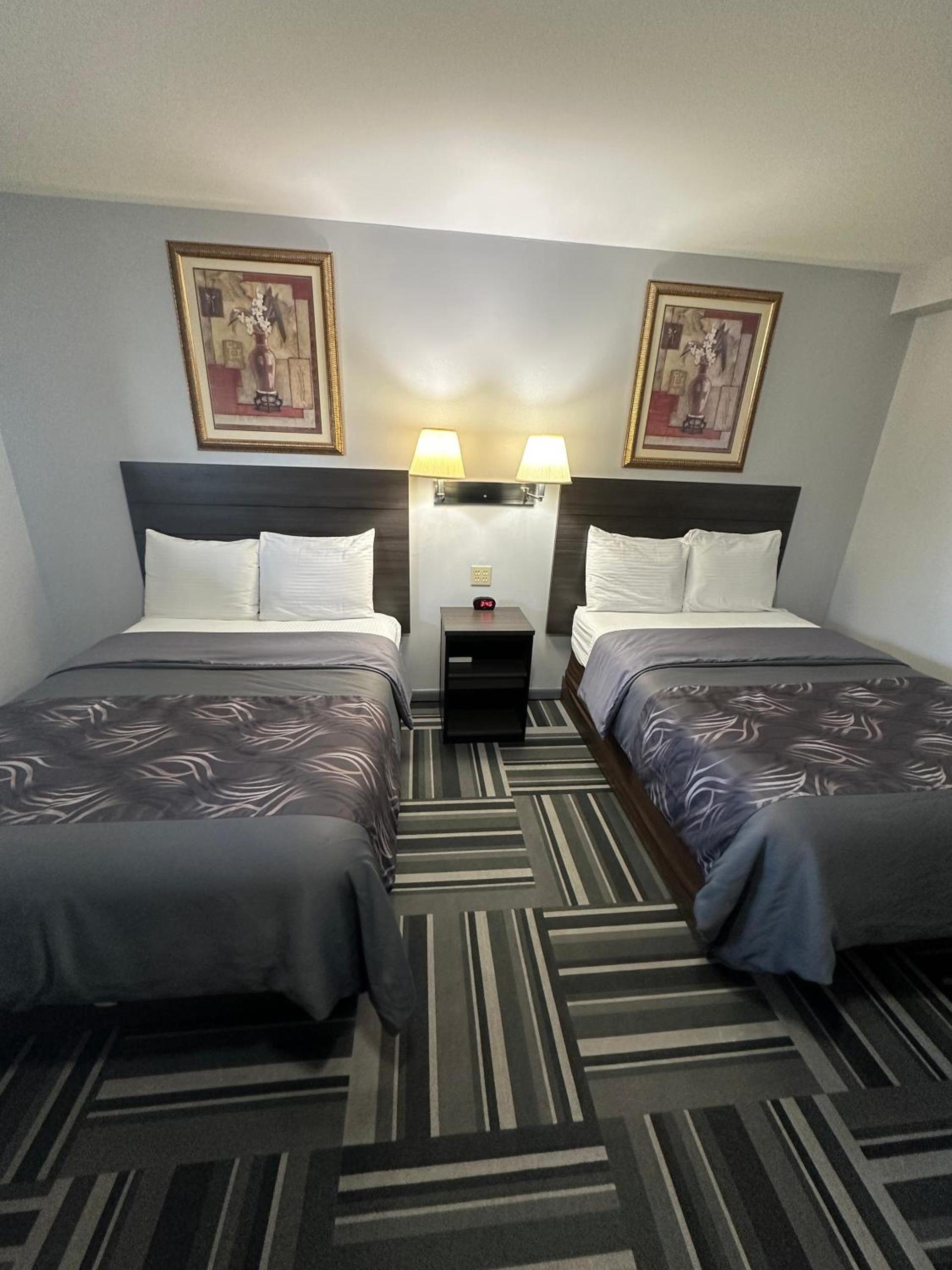 Relax Inn - Saginaw photo 3