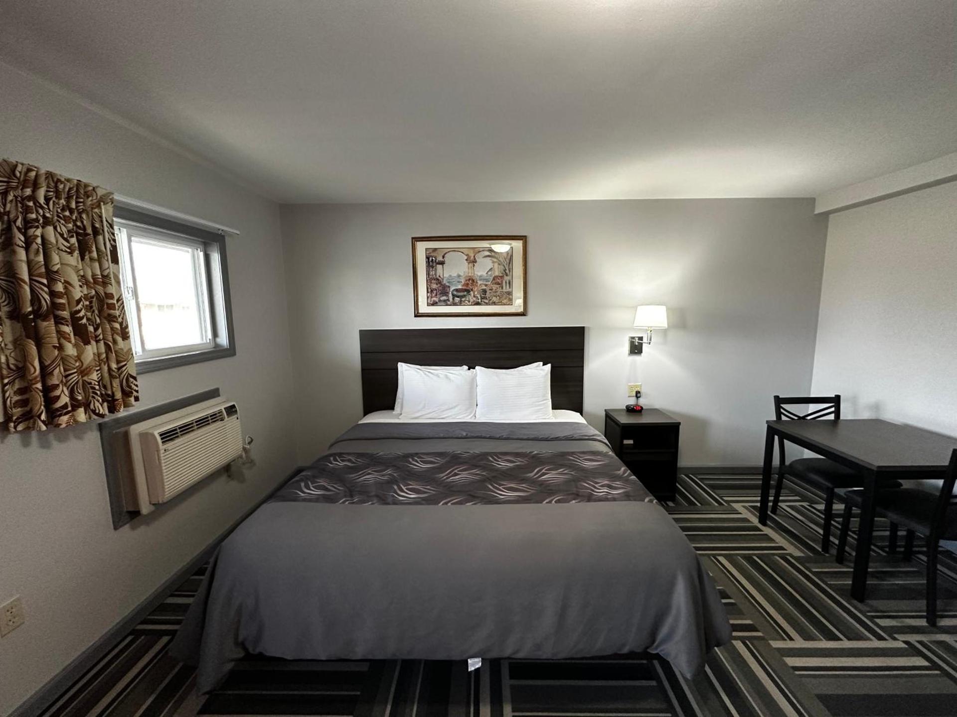 Relax Inn - Saginaw photo 10