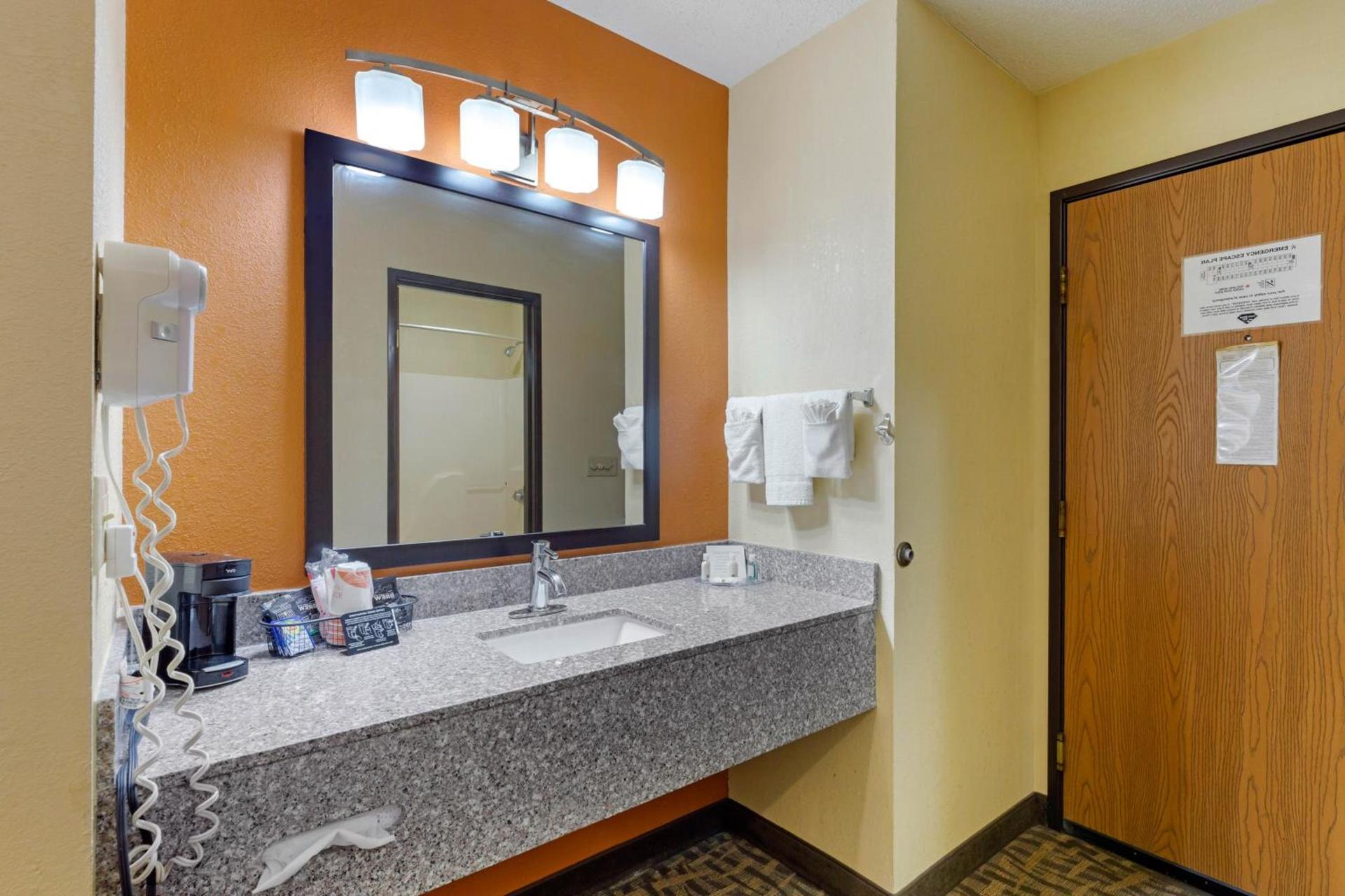 Quality Inn Wooster photo 2