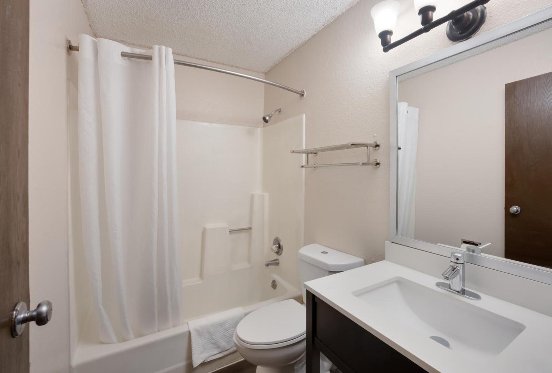 Rodeway Inn photo 46