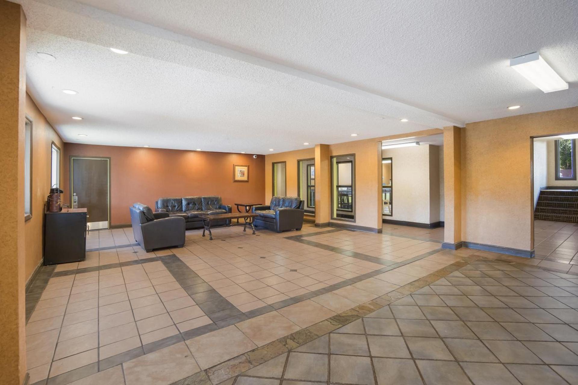 Rodeway Inn photo 50