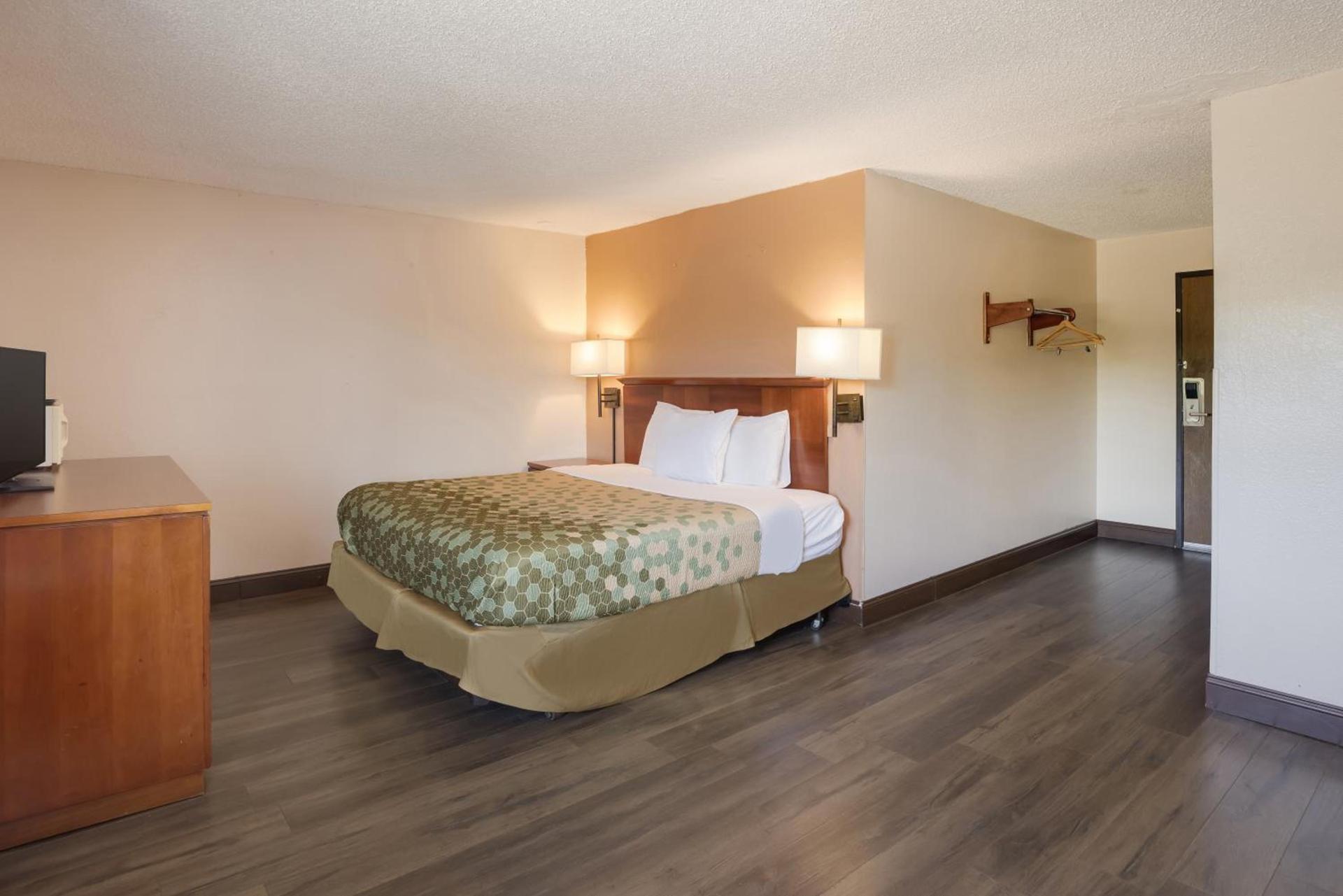 Rodeway Inn photo 57