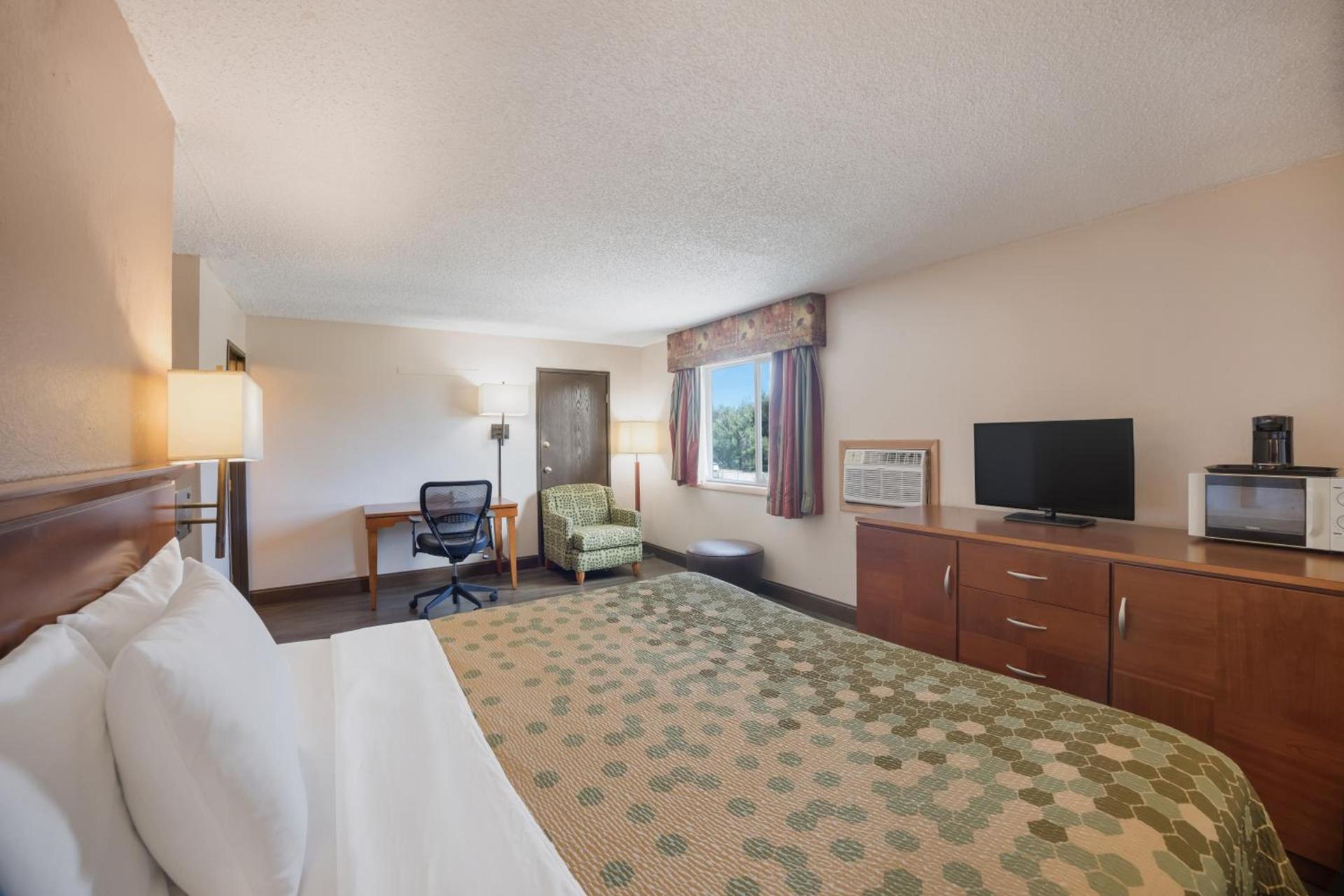 Rodeway Inn photo 55