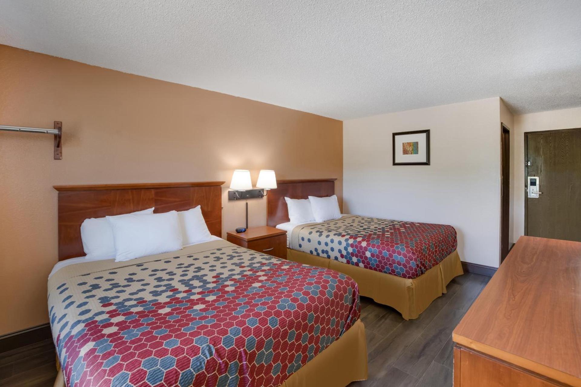 Rodeway Inn photo 11