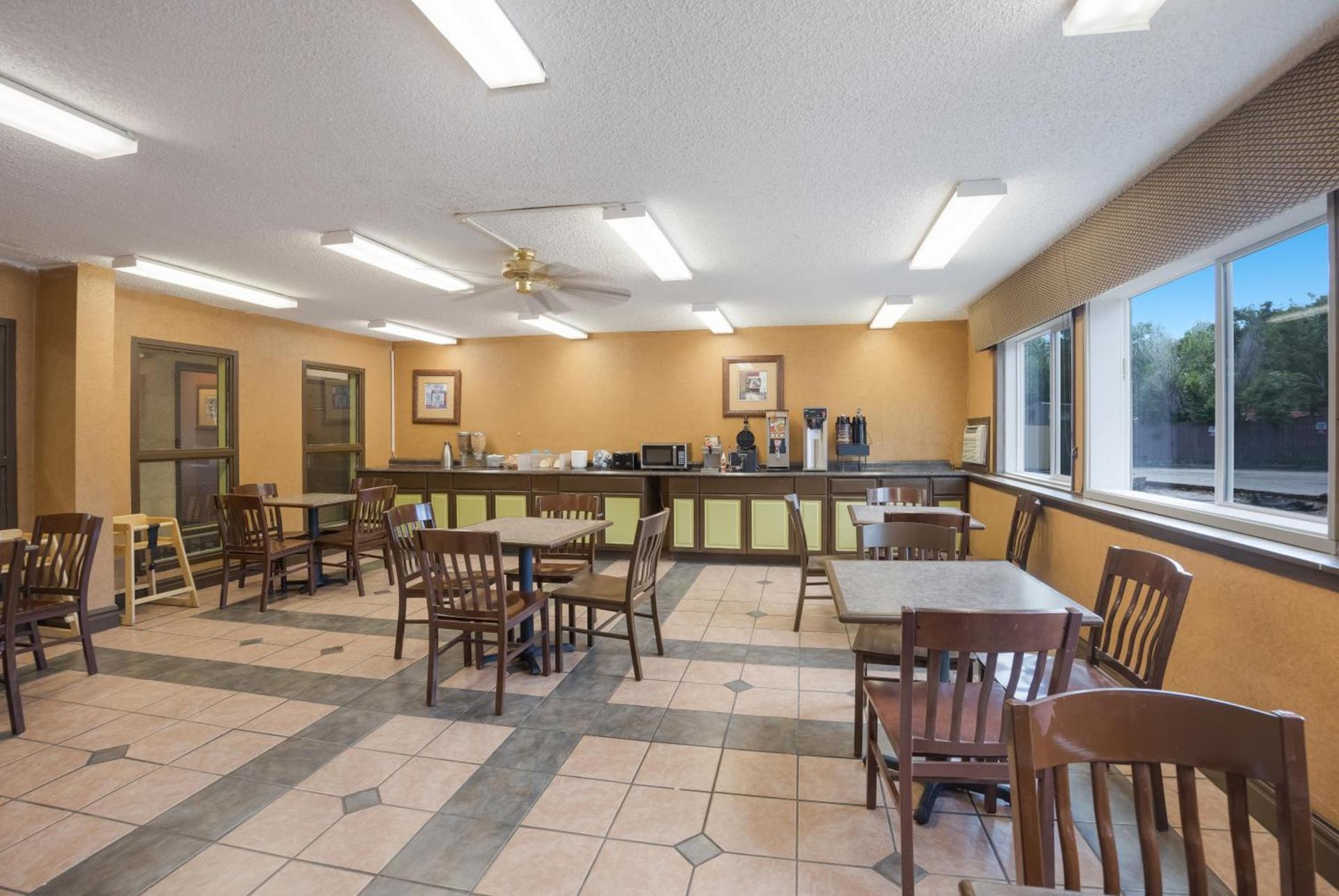 Rodeway Inn photo 61