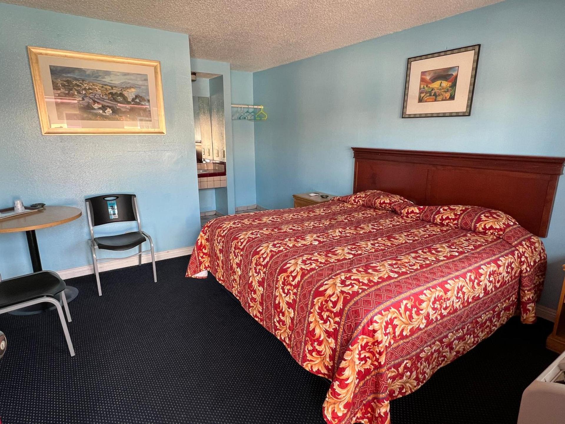 Deluxe Inn LA photo 8