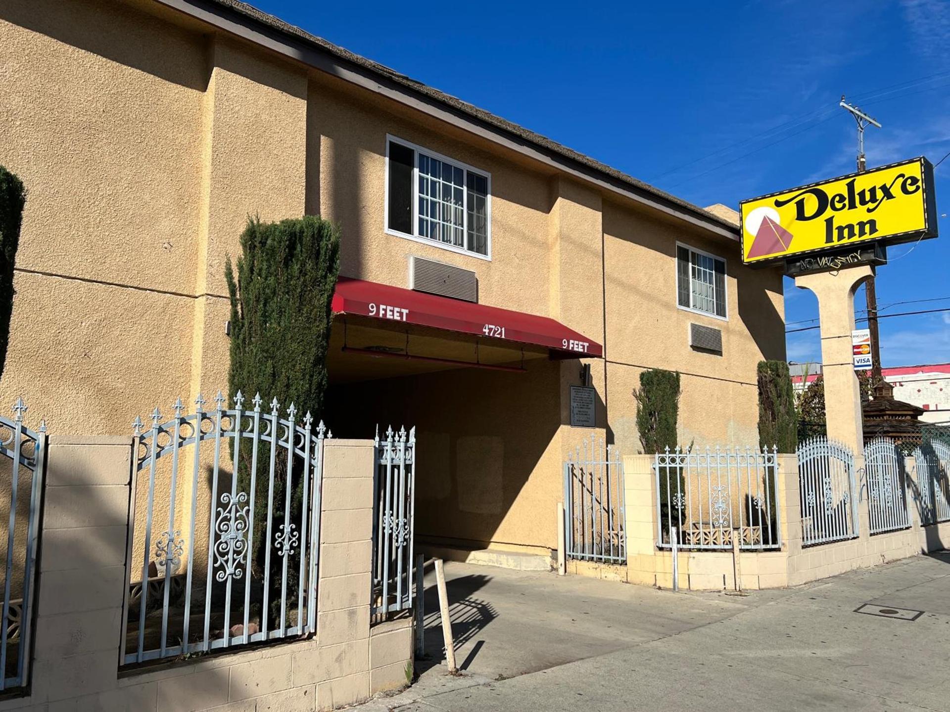 Deluxe Inn LA photo 1
