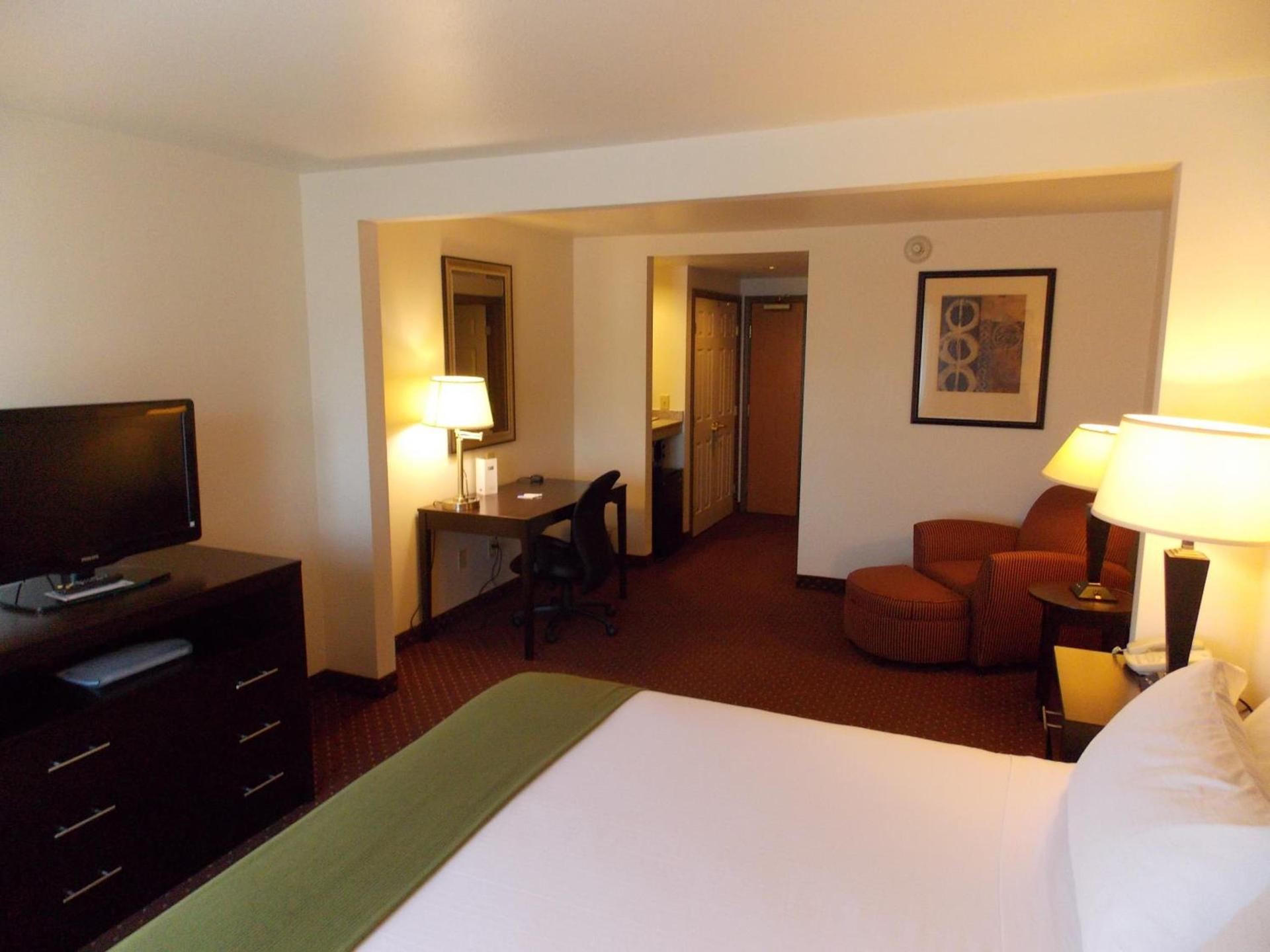 Holiday Inn Express Syracuse-Fairgrounds by IHG photo 9