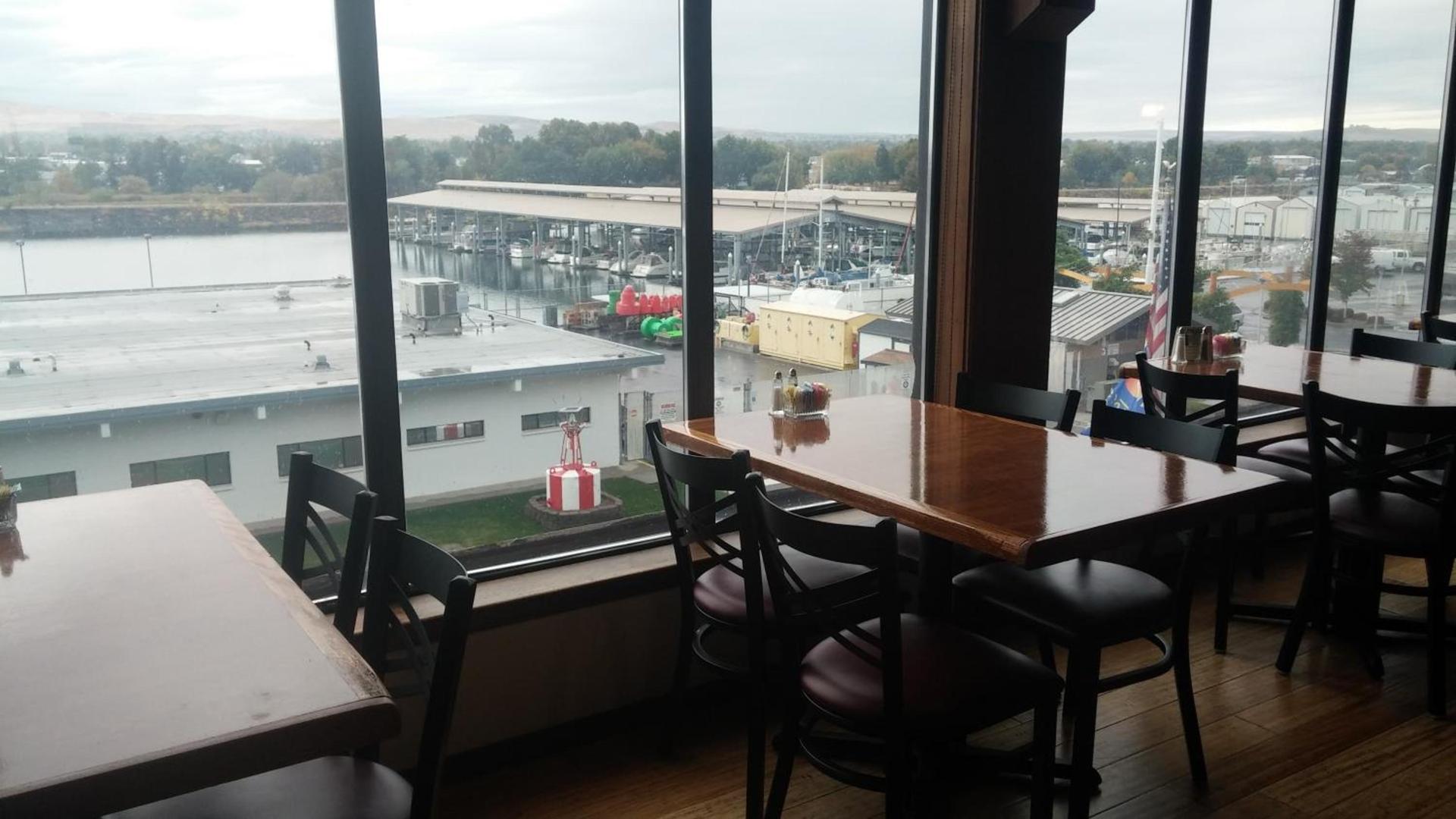 Clover Island Inn photo 24