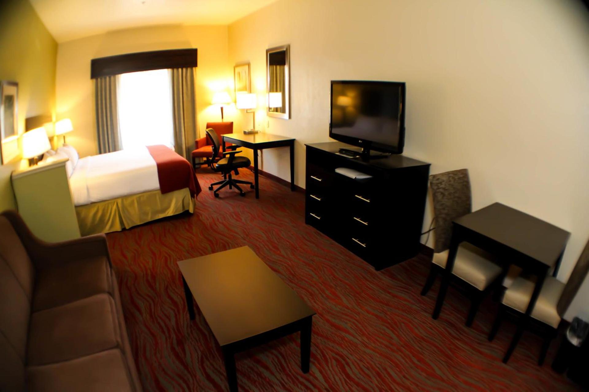 Holiday Inn Express & Suites Indianapolis North - Carmel by IHG photo 2